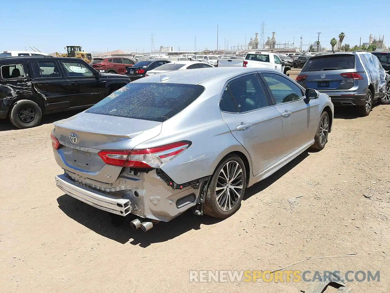 4 Photograph of a damaged car 4T1G11AK7LU925966 TOYOTA CAMRY 2020