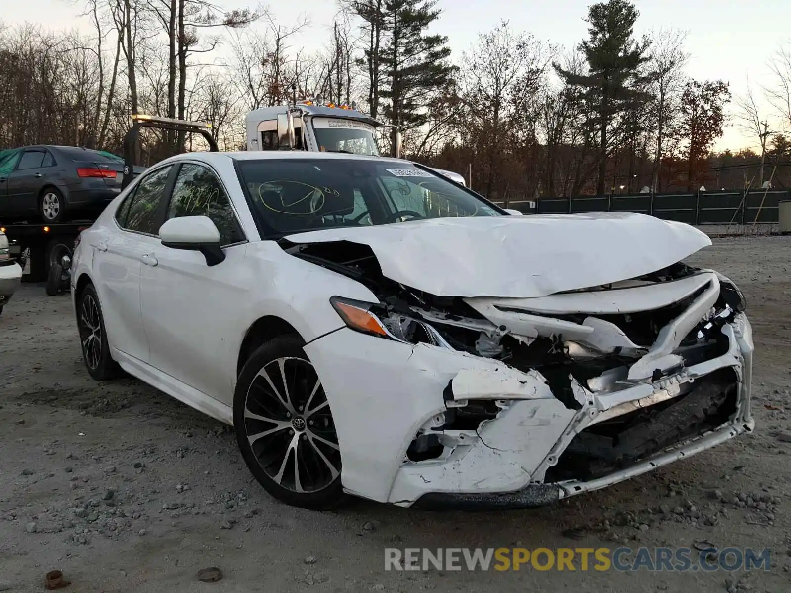 1 Photograph of a damaged car 4T1G11AK7LU929483 TOYOTA CAMRY 2020