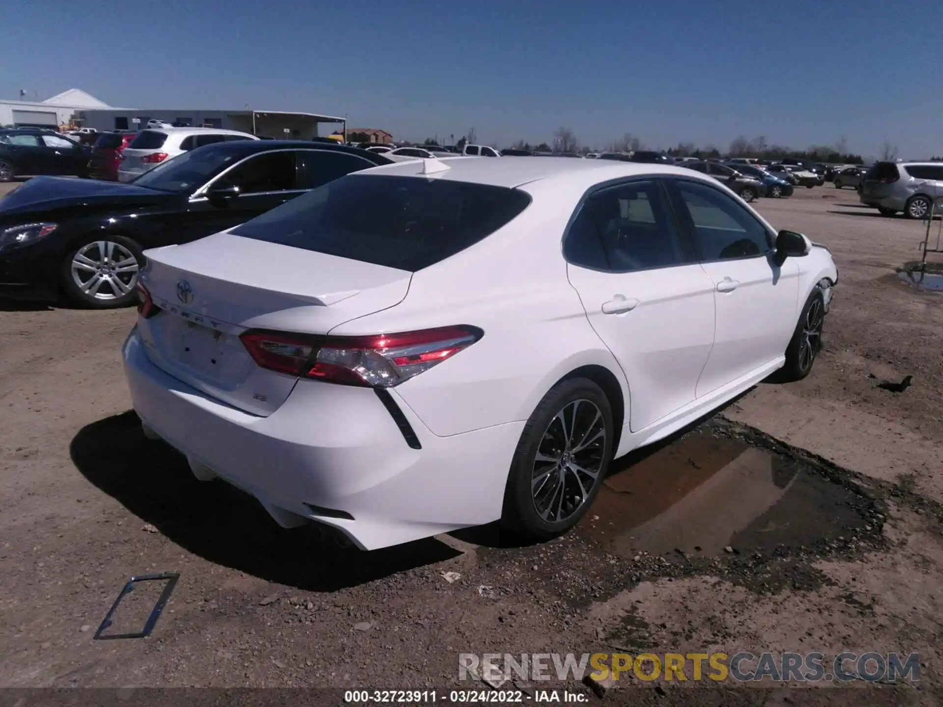 4 Photograph of a damaged car 4T1G11AK7LU931461 TOYOTA CAMRY 2020