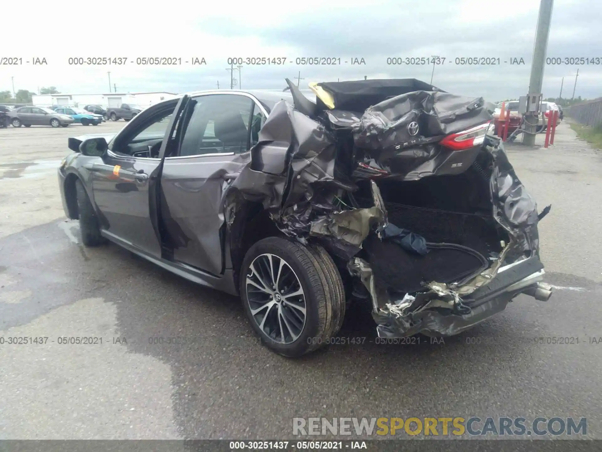 3 Photograph of a damaged car 4T1G11AK7LU932903 TOYOTA CAMRY 2020