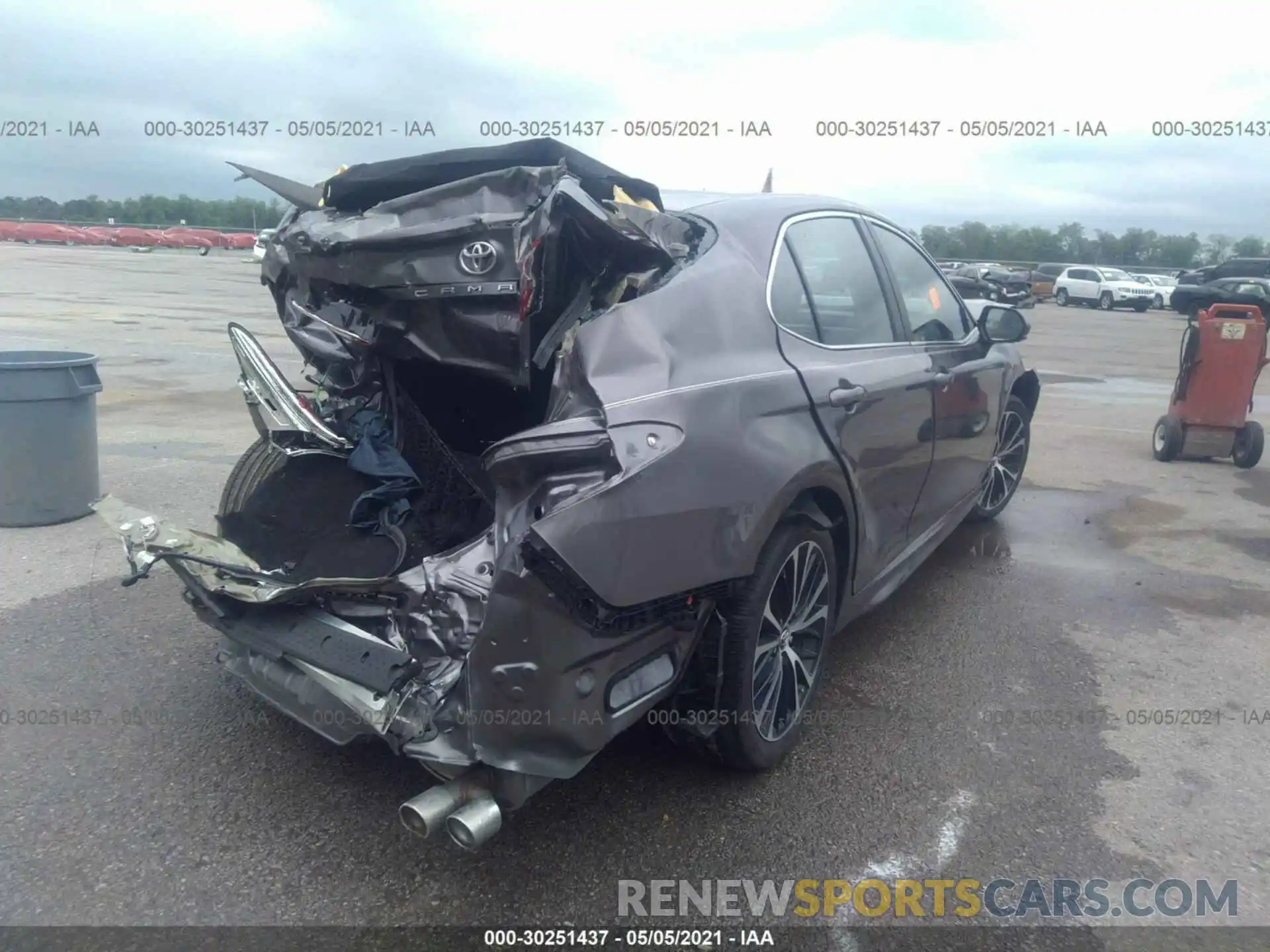 4 Photograph of a damaged car 4T1G11AK7LU932903 TOYOTA CAMRY 2020