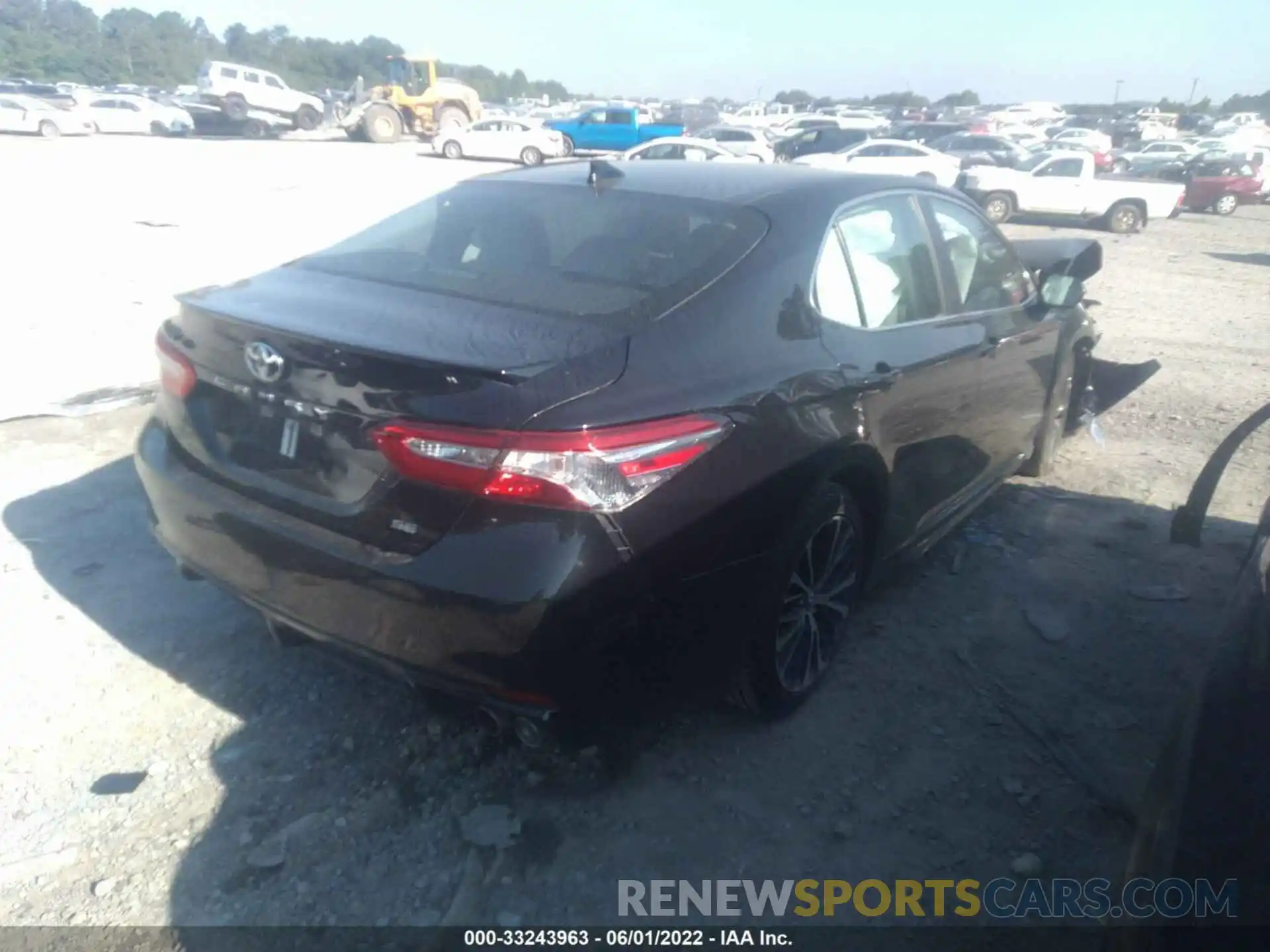 4 Photograph of a damaged car 4T1G11AK7LU934165 TOYOTA CAMRY 2020