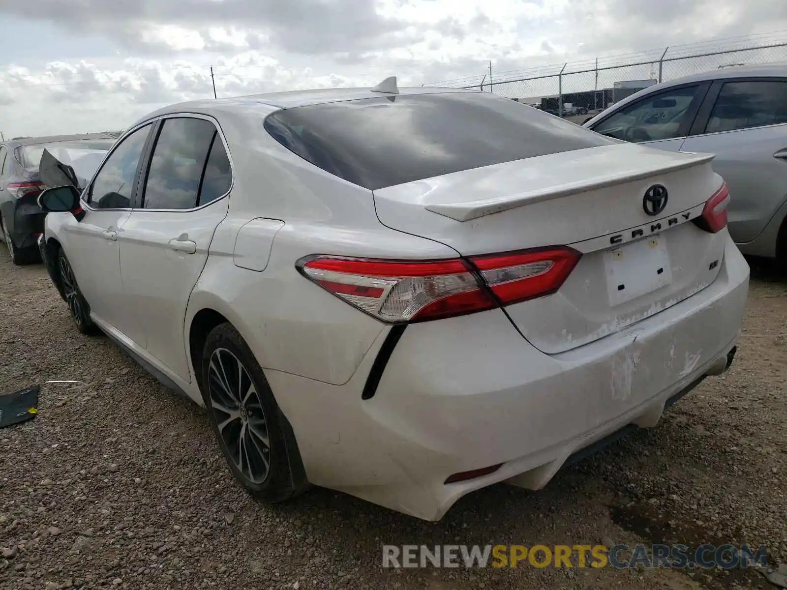 3 Photograph of a damaged car 4T1G11AK7LU934814 TOYOTA CAMRY 2020