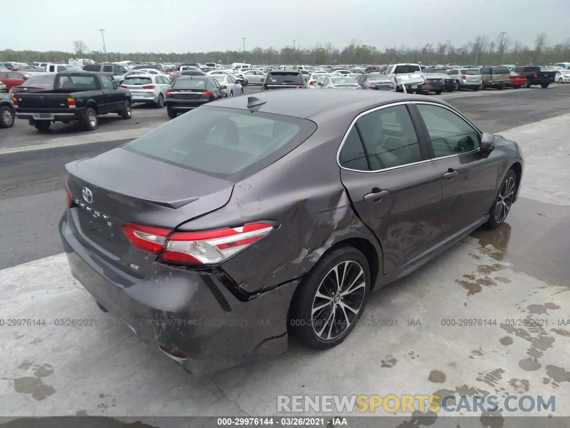 4 Photograph of a damaged car 4T1G11AK7LU943934 TOYOTA CAMRY 2020