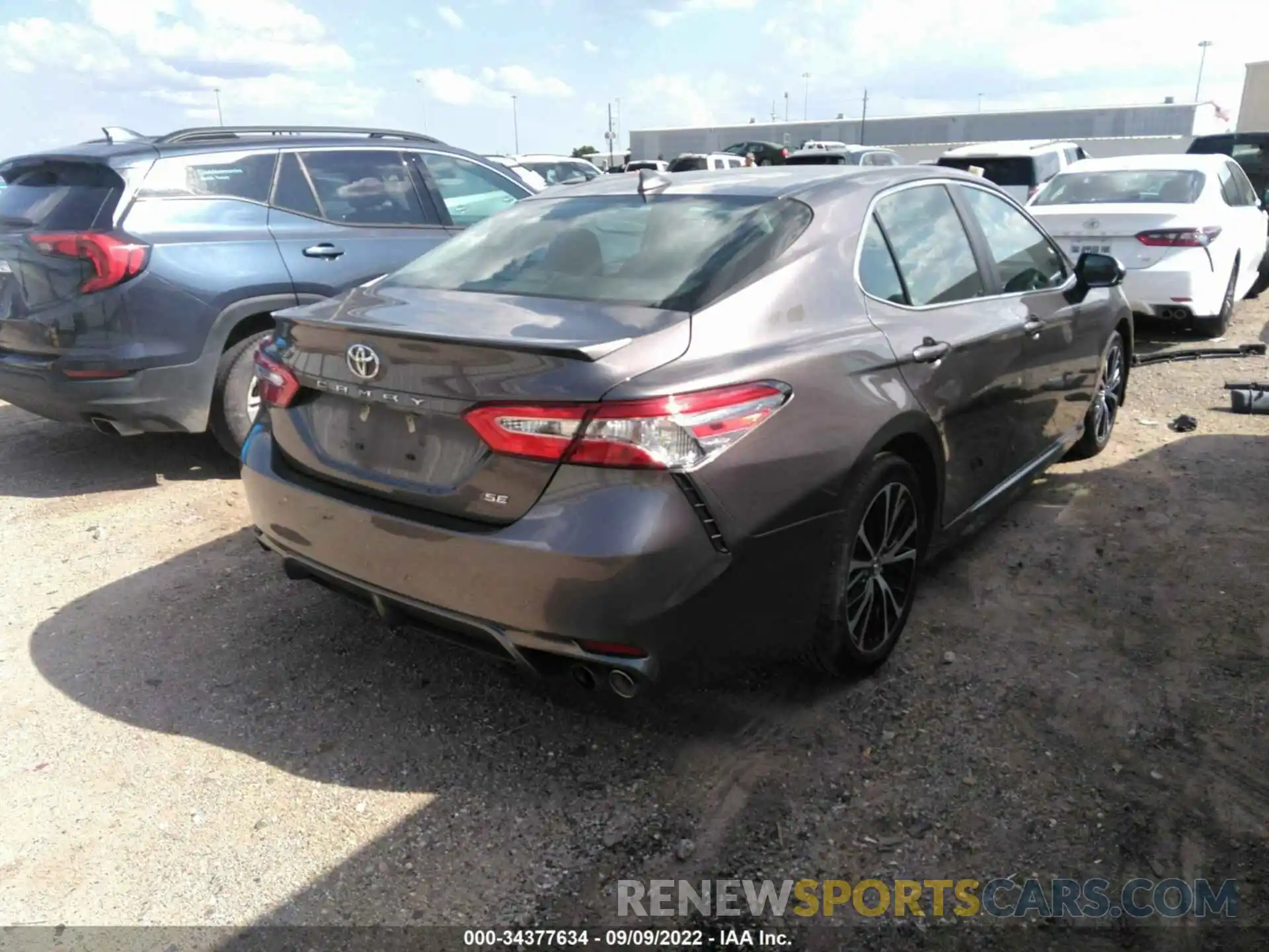 4 Photograph of a damaged car 4T1G11AK7LU945442 TOYOTA CAMRY 2020