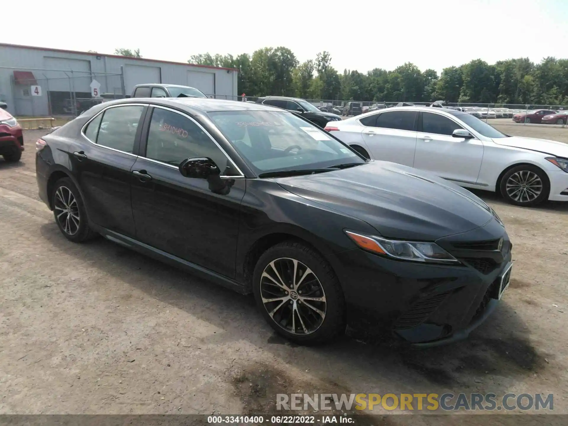 1 Photograph of a damaged car 4T1G11AK7LU962581 TOYOTA CAMRY 2020