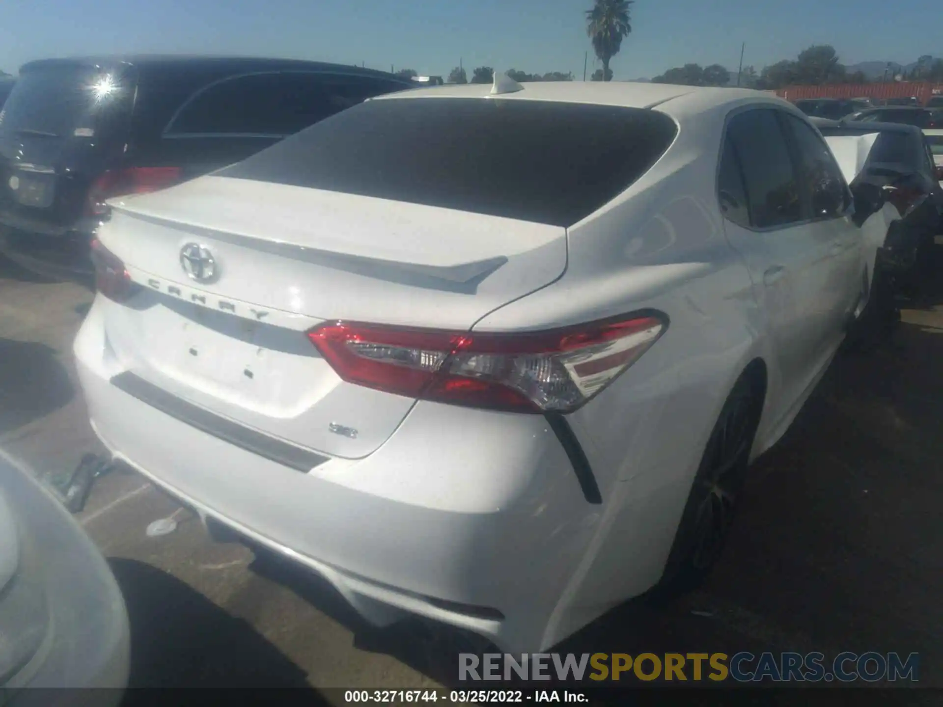 4 Photograph of a damaged car 4T1G11AK7LU964959 TOYOTA CAMRY 2020