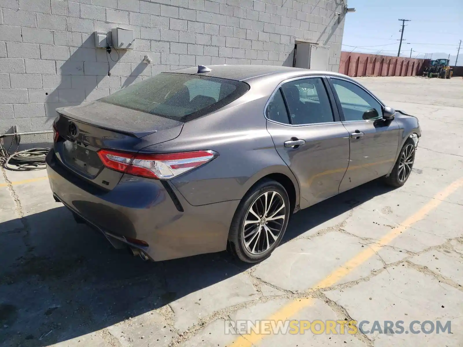 4 Photograph of a damaged car 4T1G11AK7LU968459 TOYOTA CAMRY 2020