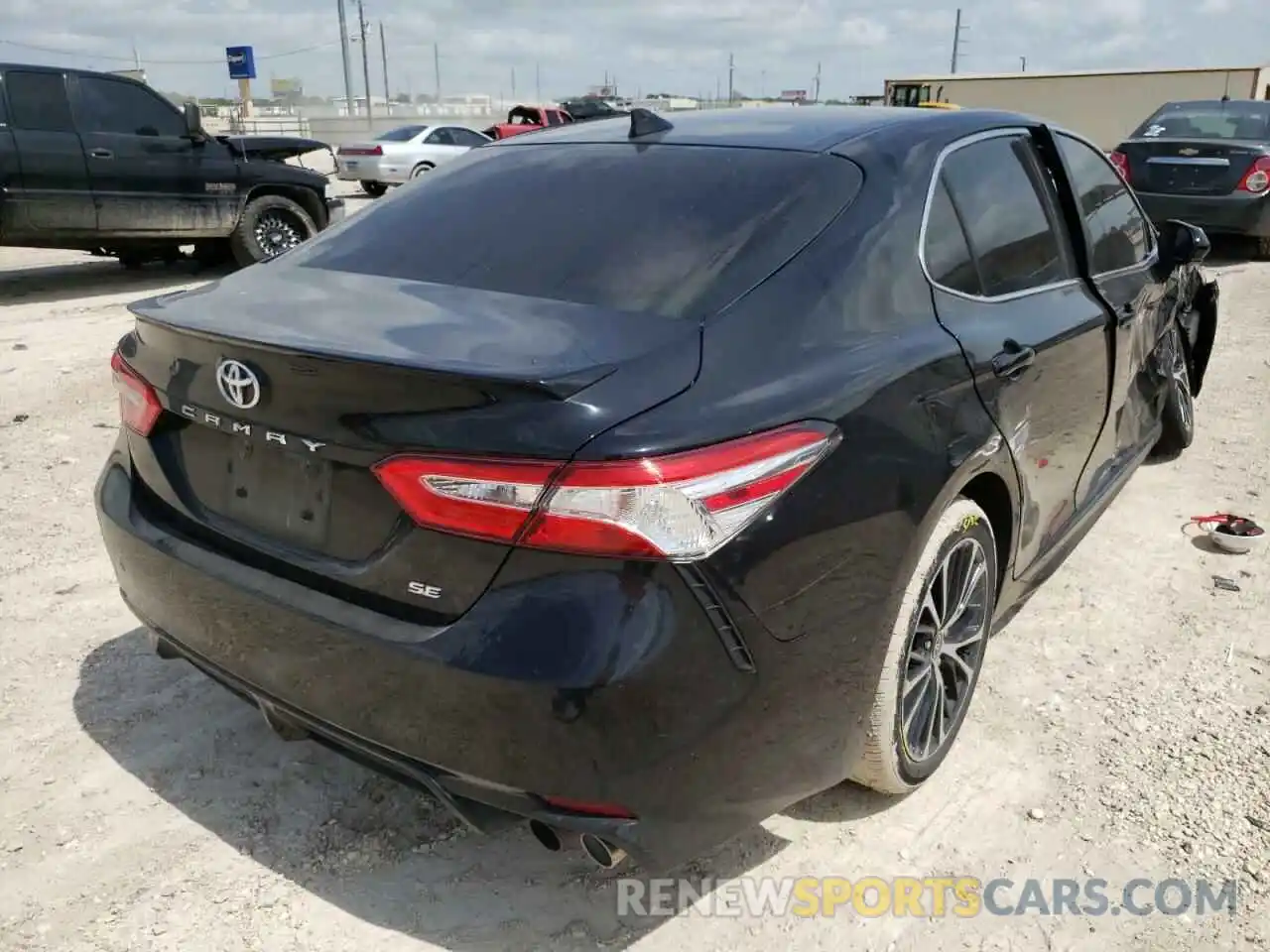 4 Photograph of a damaged car 4T1G11AK7LU981096 TOYOTA CAMRY 2020