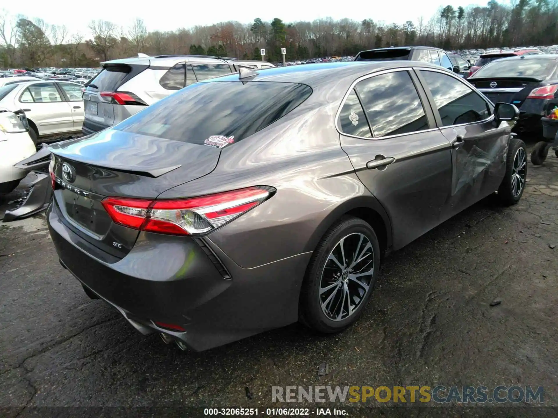 4 Photograph of a damaged car 4T1G11AK7LU981714 TOYOTA CAMRY 2020