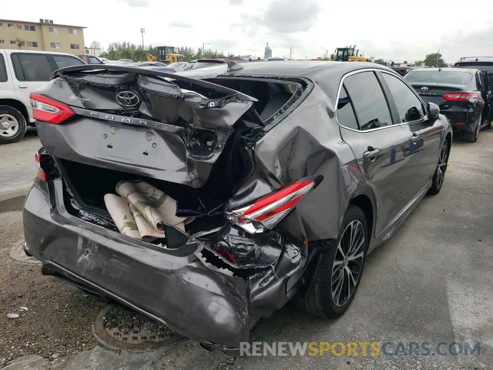 4 Photograph of a damaged car 4T1G11AK7LU989280 TOYOTA CAMRY 2020