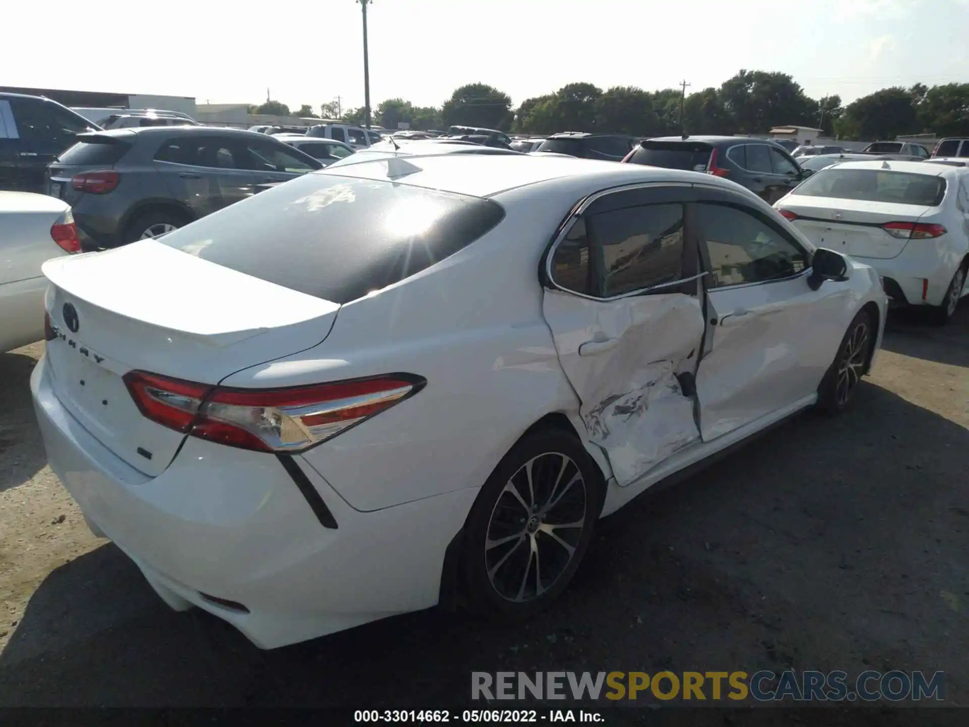 6 Photograph of a damaged car 4T1G11AK7LU995242 TOYOTA CAMRY 2020