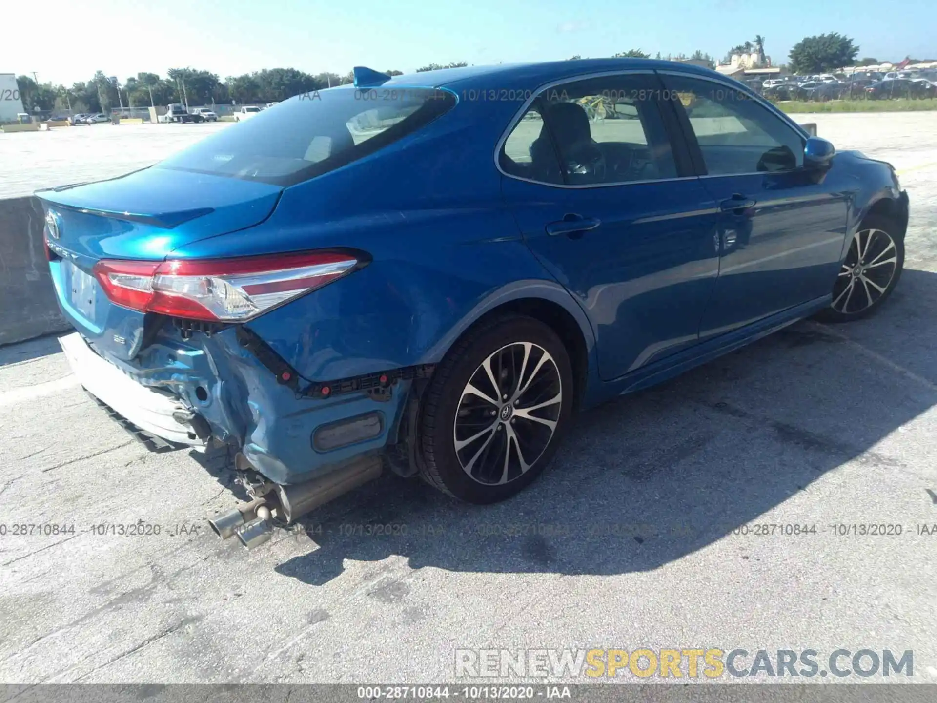 4 Photograph of a damaged car 4T1G11AK8LU306387 TOYOTA CAMRY 2020