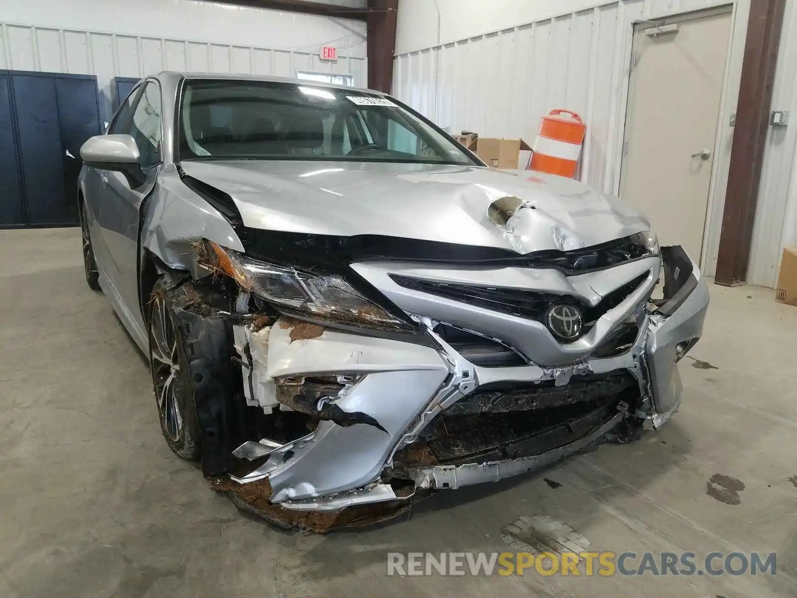 9 Photograph of a damaged car 4T1G11AK8LU306843 TOYOTA CAMRY 2020