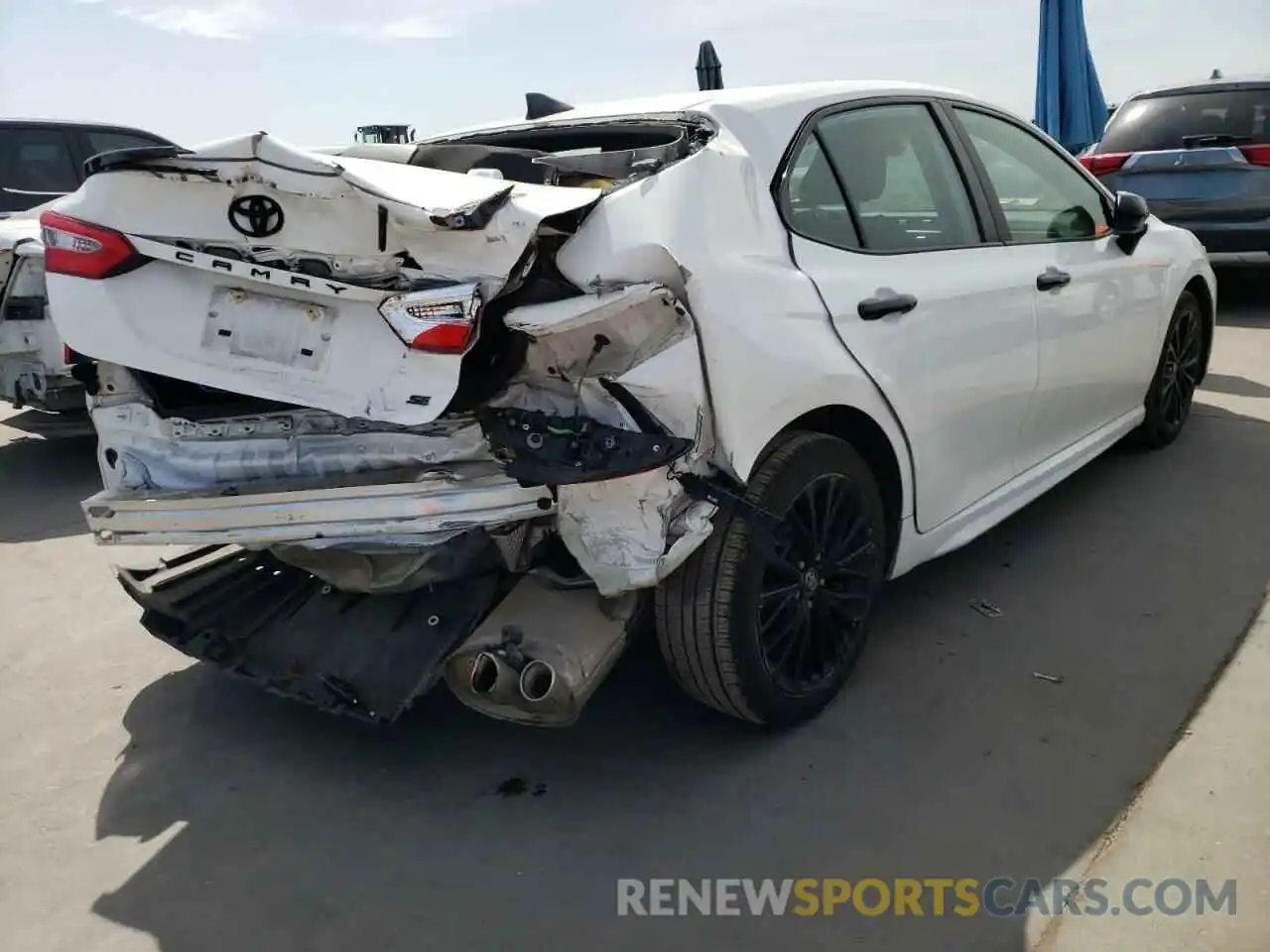 4 Photograph of a damaged car 4T1G11AK8LU307930 TOYOTA CAMRY 2020