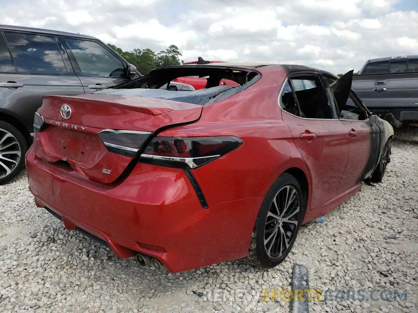 4 Photograph of a damaged car 4T1G11AK8LU308513 TOYOTA CAMRY 2020