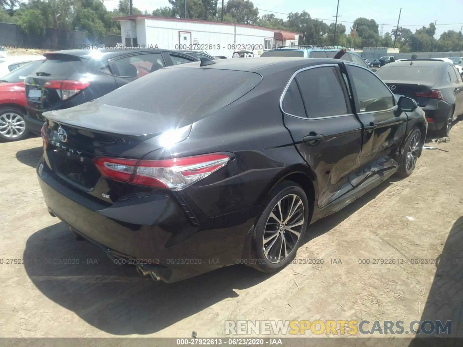 4 Photograph of a damaged car 4T1G11AK8LU310472 TOYOTA CAMRY 2020