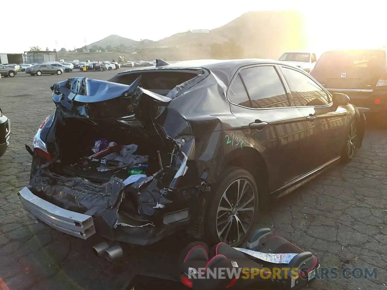 4 Photograph of a damaged car 4T1G11AK8LU326414 TOYOTA CAMRY 2020