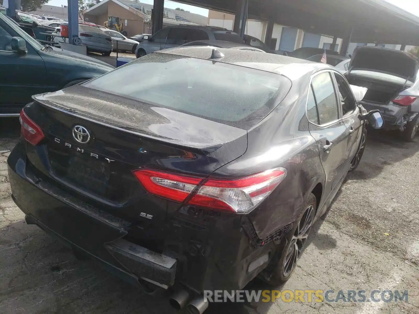 4 Photograph of a damaged car 4T1G11AK8LU331998 TOYOTA CAMRY 2020