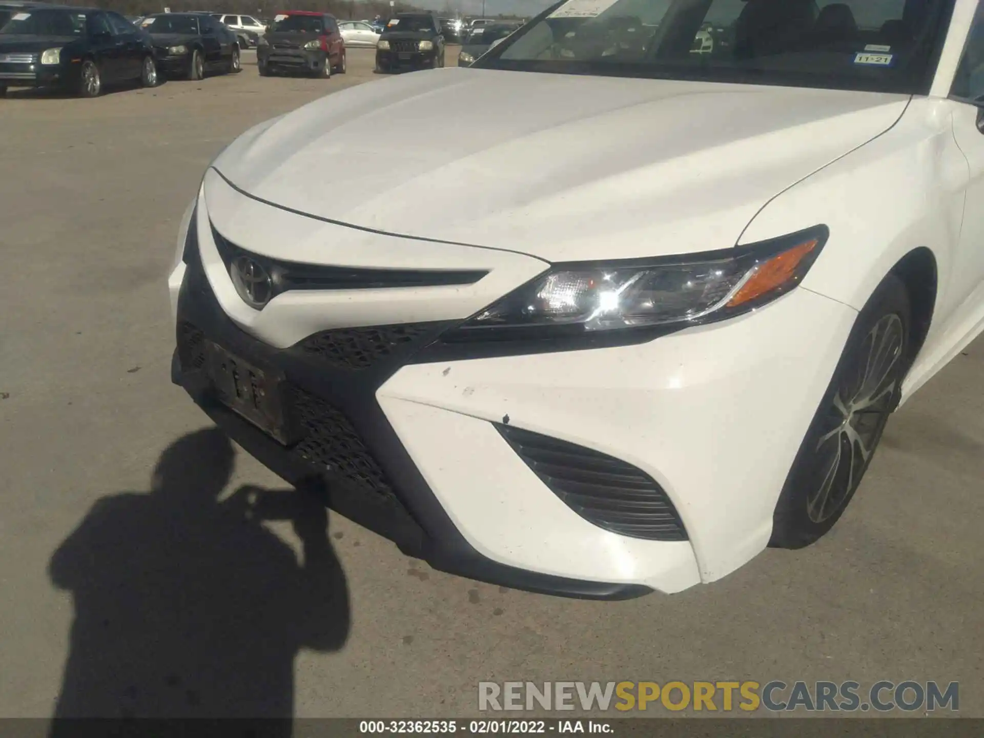 6 Photograph of a damaged car 4T1G11AK8LU332021 TOYOTA CAMRY 2020