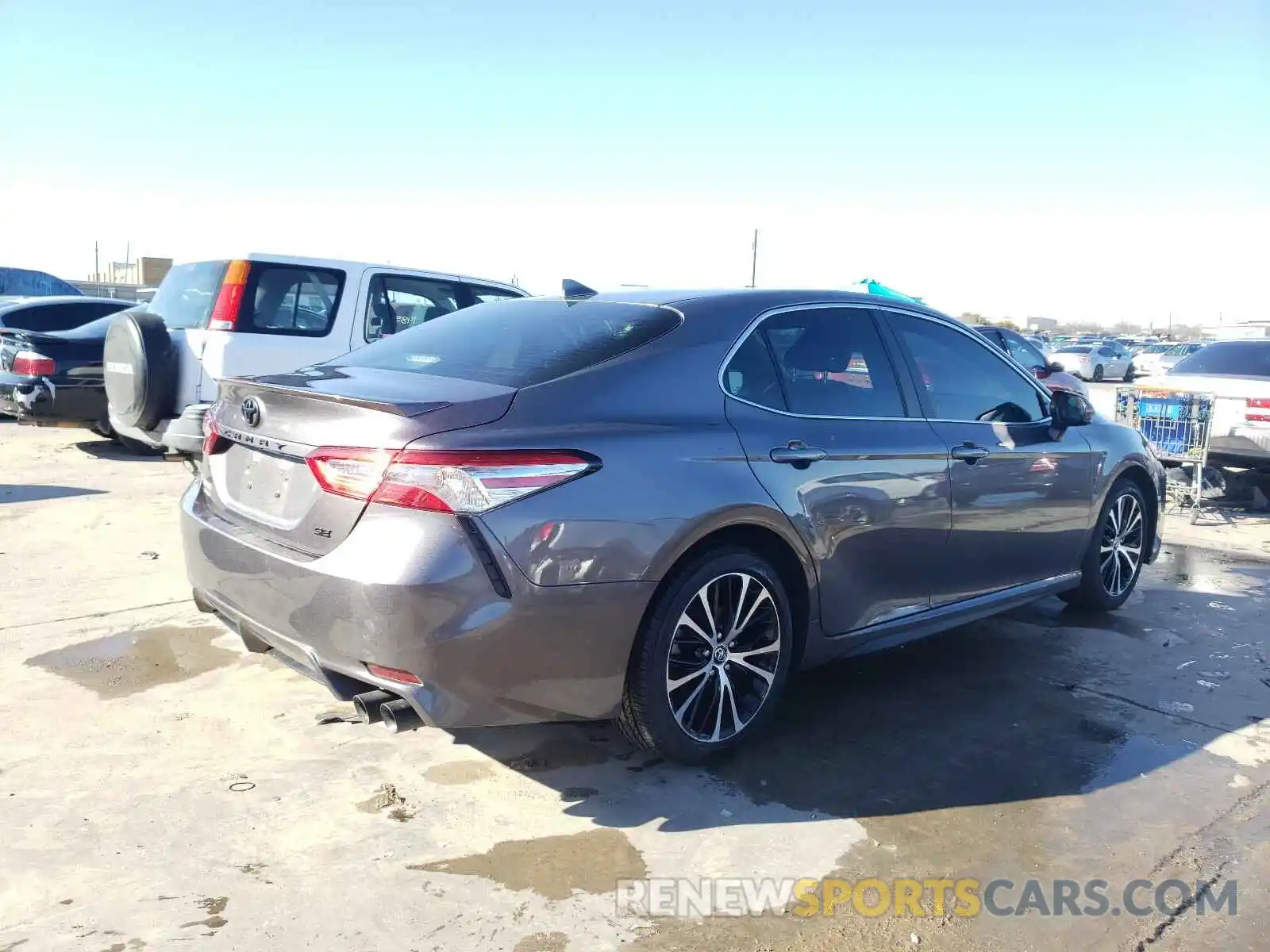 4 Photograph of a damaged car 4T1G11AK8LU340751 TOYOTA CAMRY 2020