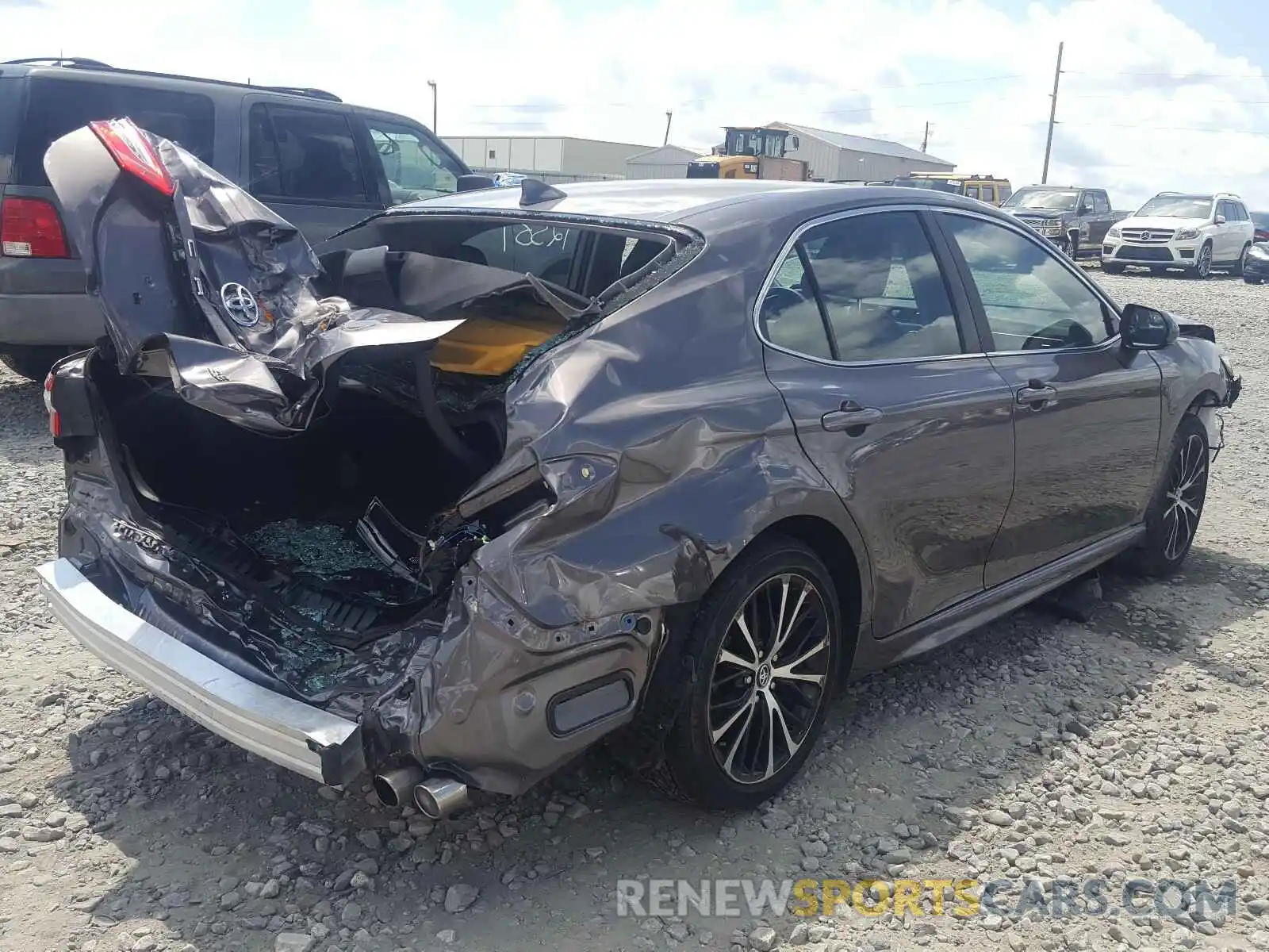 4 Photograph of a damaged car 4T1G11AK8LU342273 TOYOTA CAMRY 2020