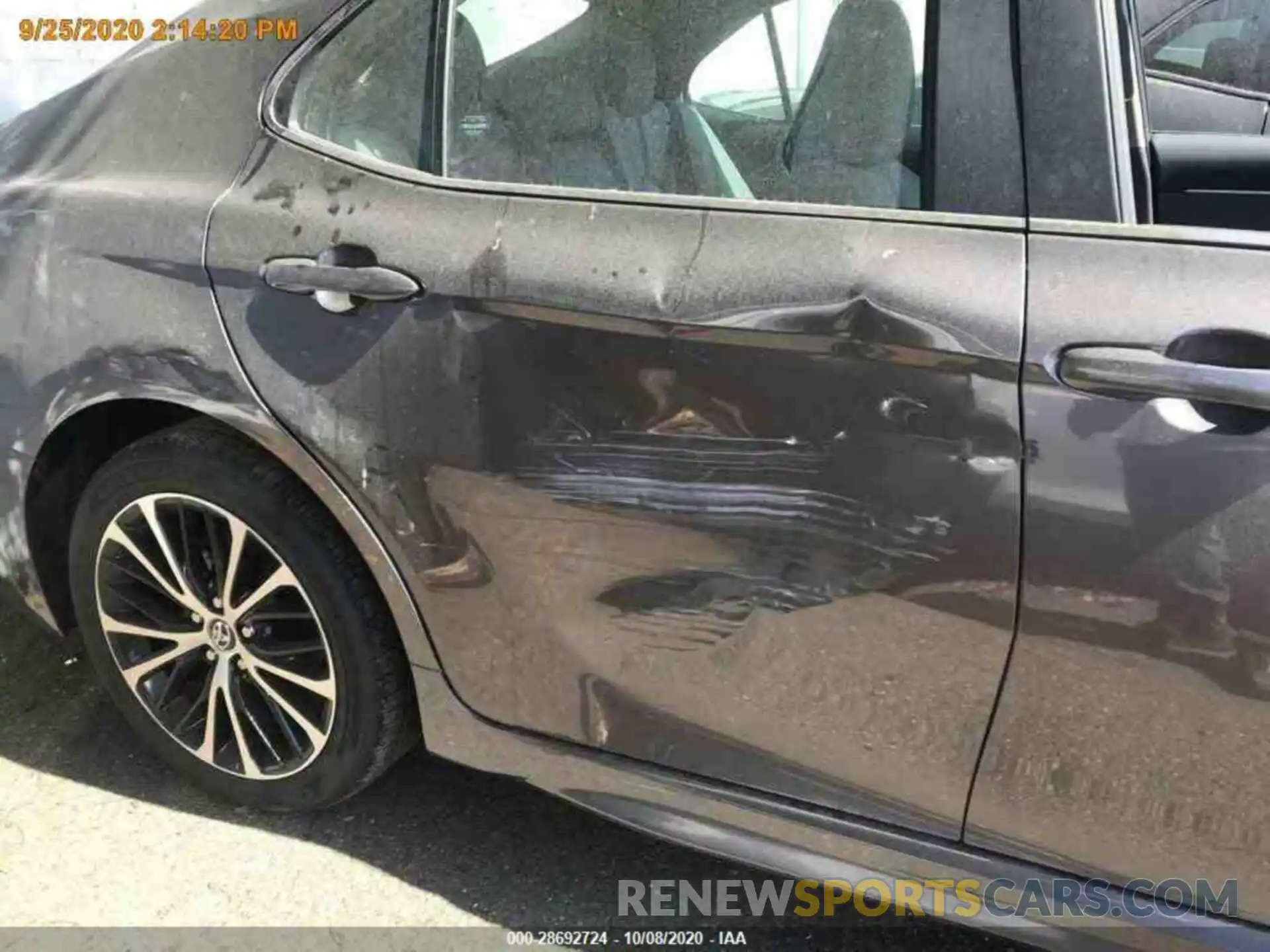 11 Photograph of a damaged car 4T1G11AK8LU345173 TOYOTA CAMRY 2020