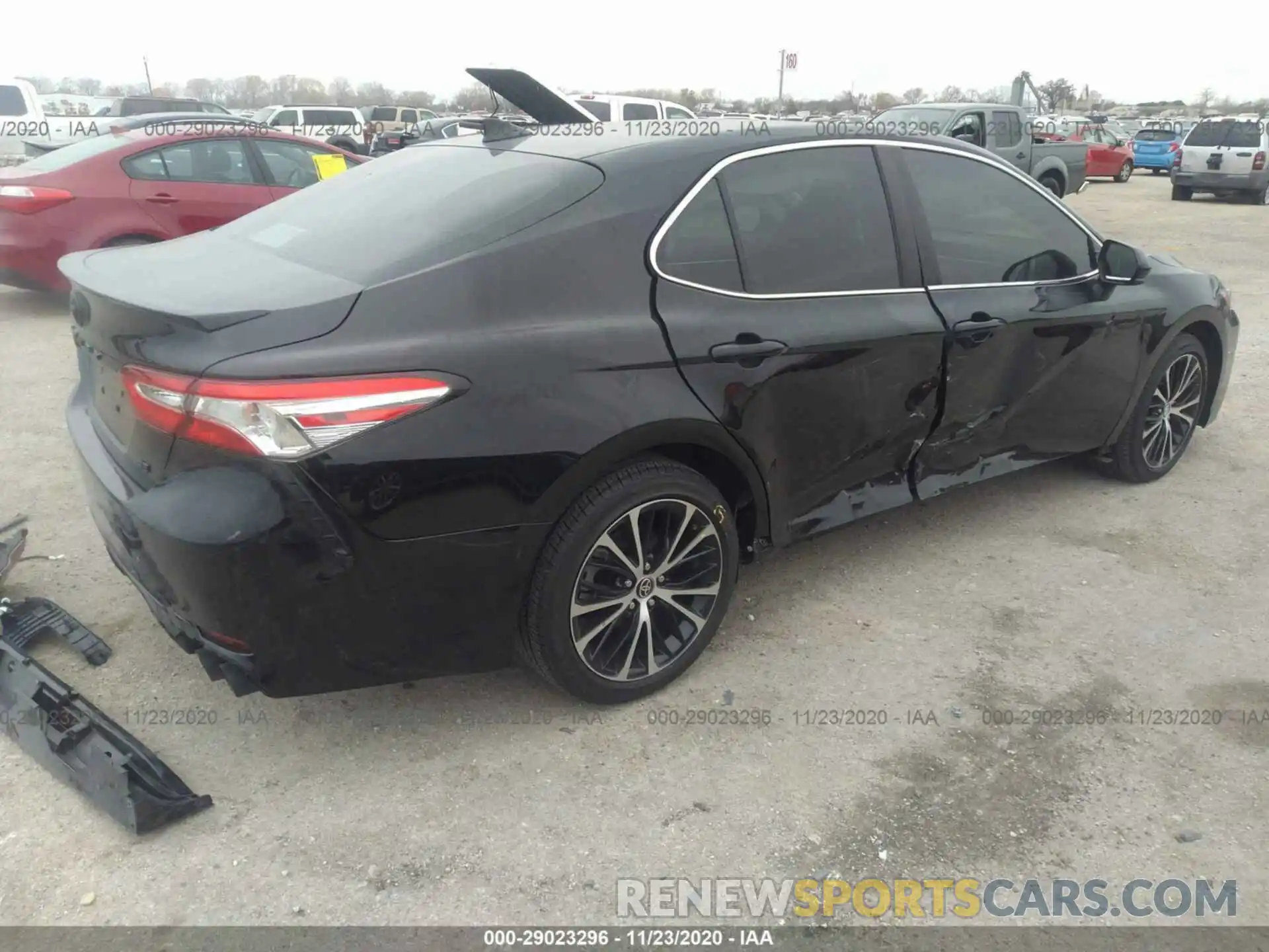 4 Photograph of a damaged car 4T1G11AK8LU351975 TOYOTA CAMRY 2020