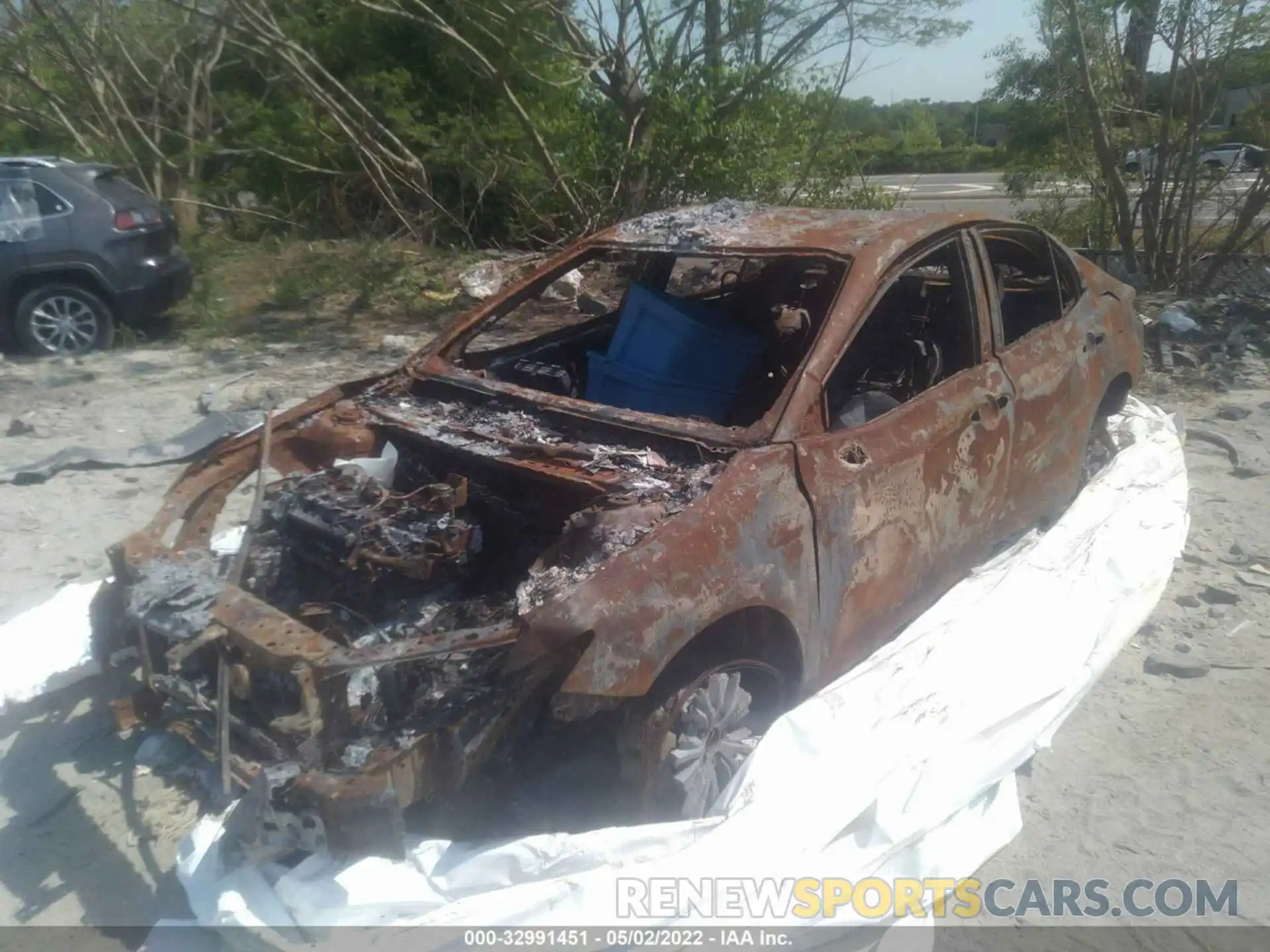 2 Photograph of a damaged car 4T1G11AK8LU353256 TOYOTA CAMRY 2020