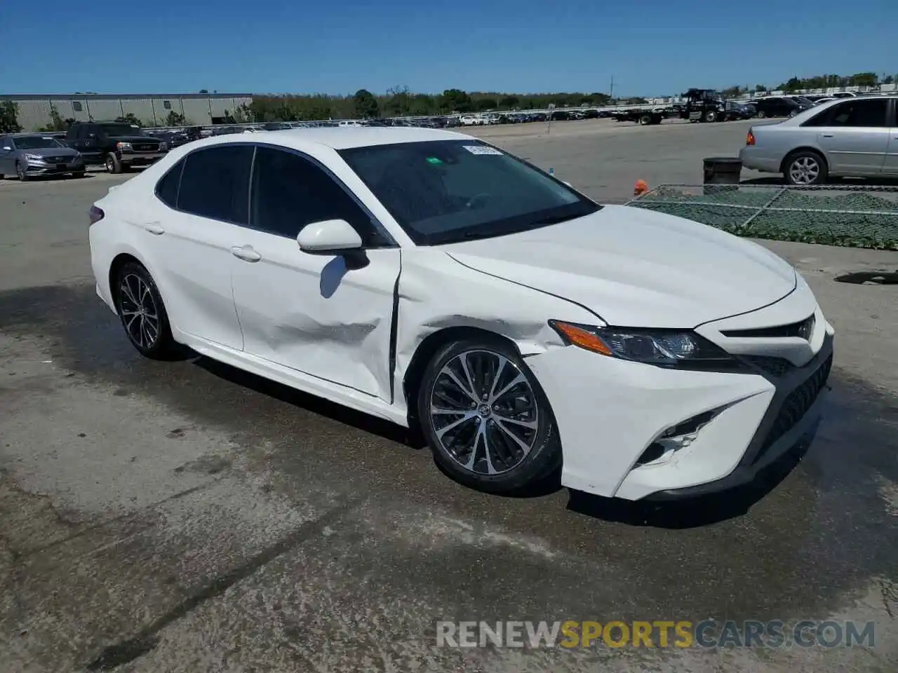 4 Photograph of a damaged car 4T1G11AK8LU355086 TOYOTA CAMRY 2020