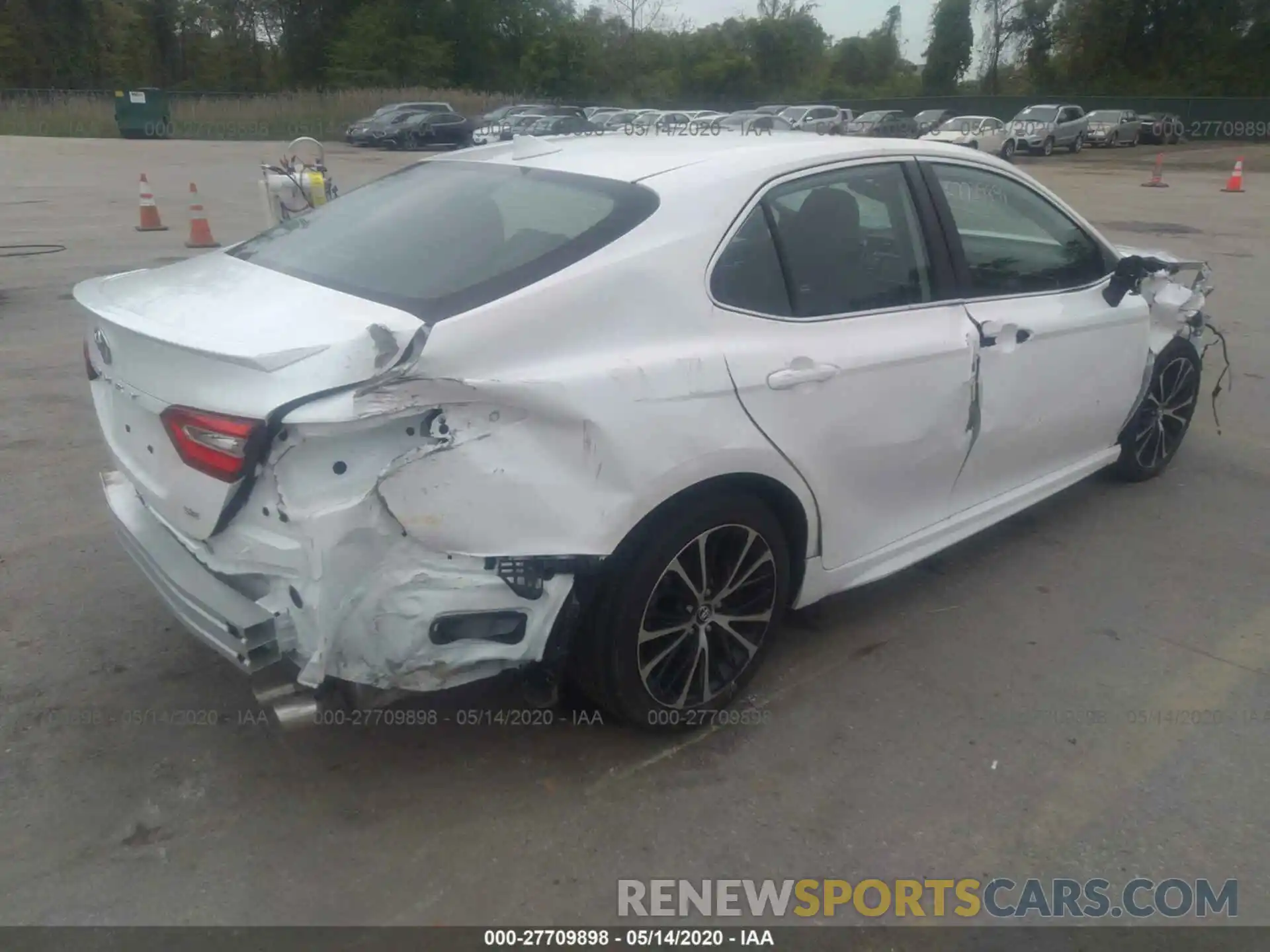 4 Photograph of a damaged car 4T1G11AK8LU356450 TOYOTA CAMRY 2020