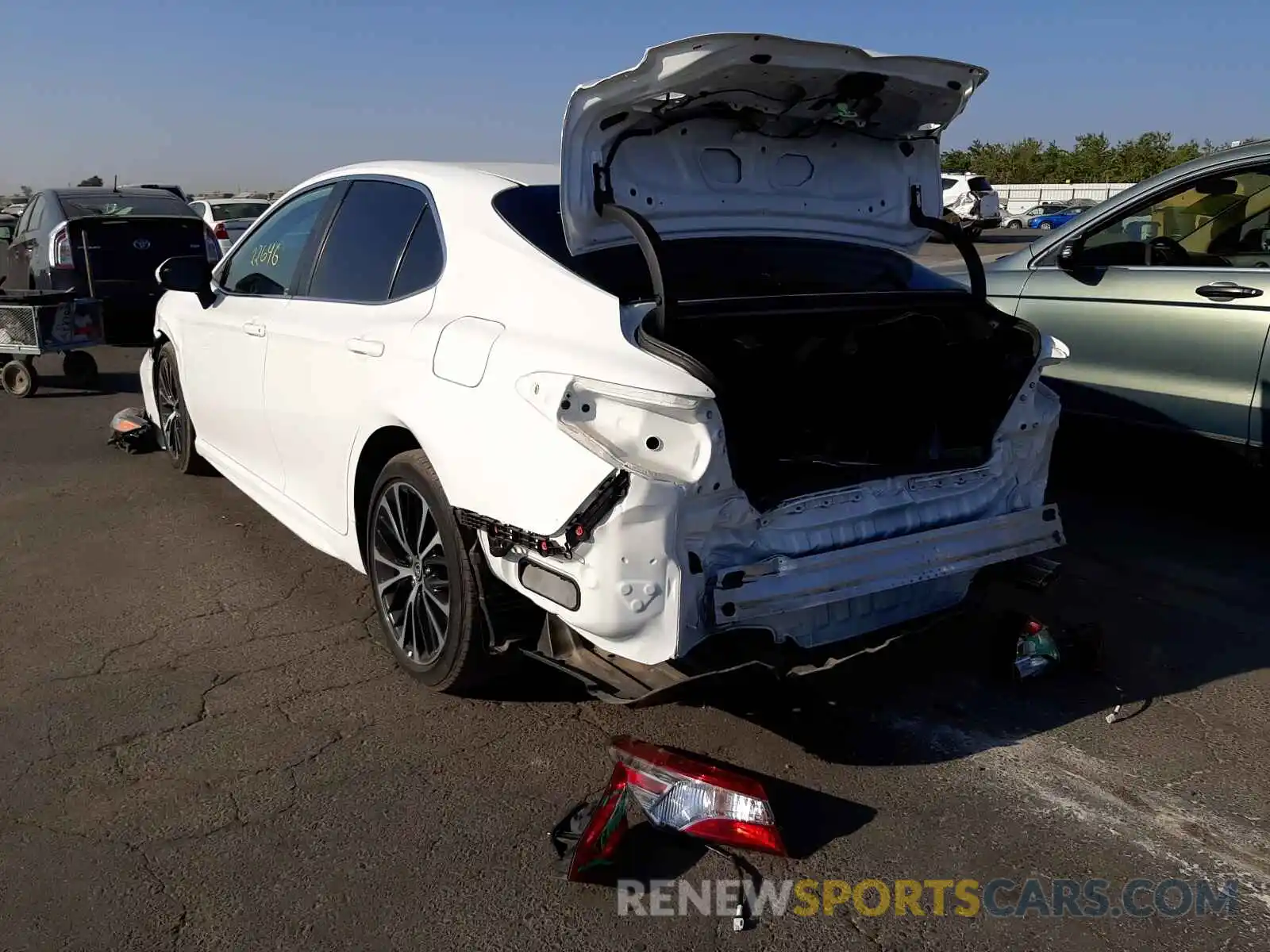 3 Photograph of a damaged car 4T1G11AK8LU356786 TOYOTA CAMRY 2020