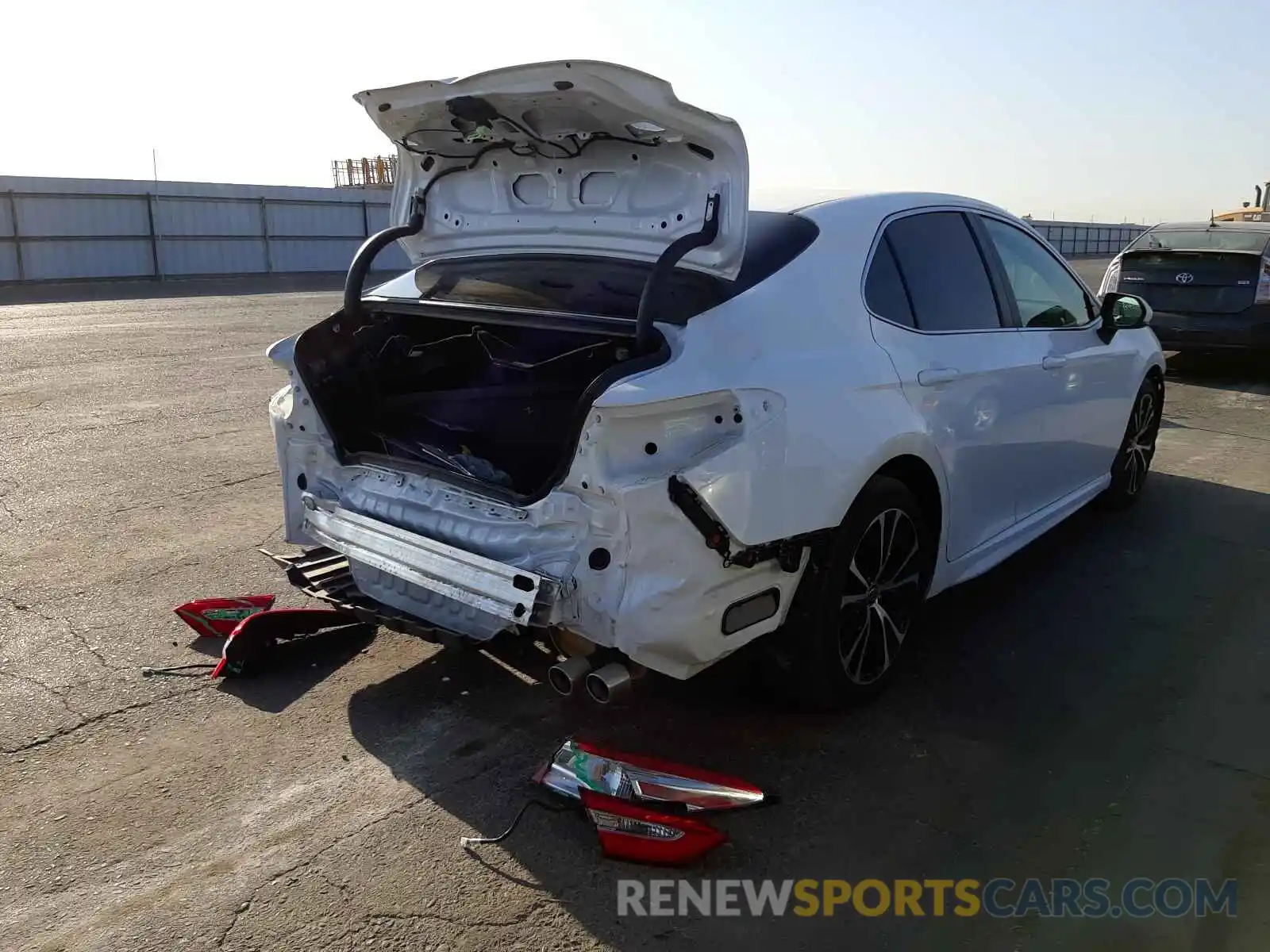 4 Photograph of a damaged car 4T1G11AK8LU356786 TOYOTA CAMRY 2020