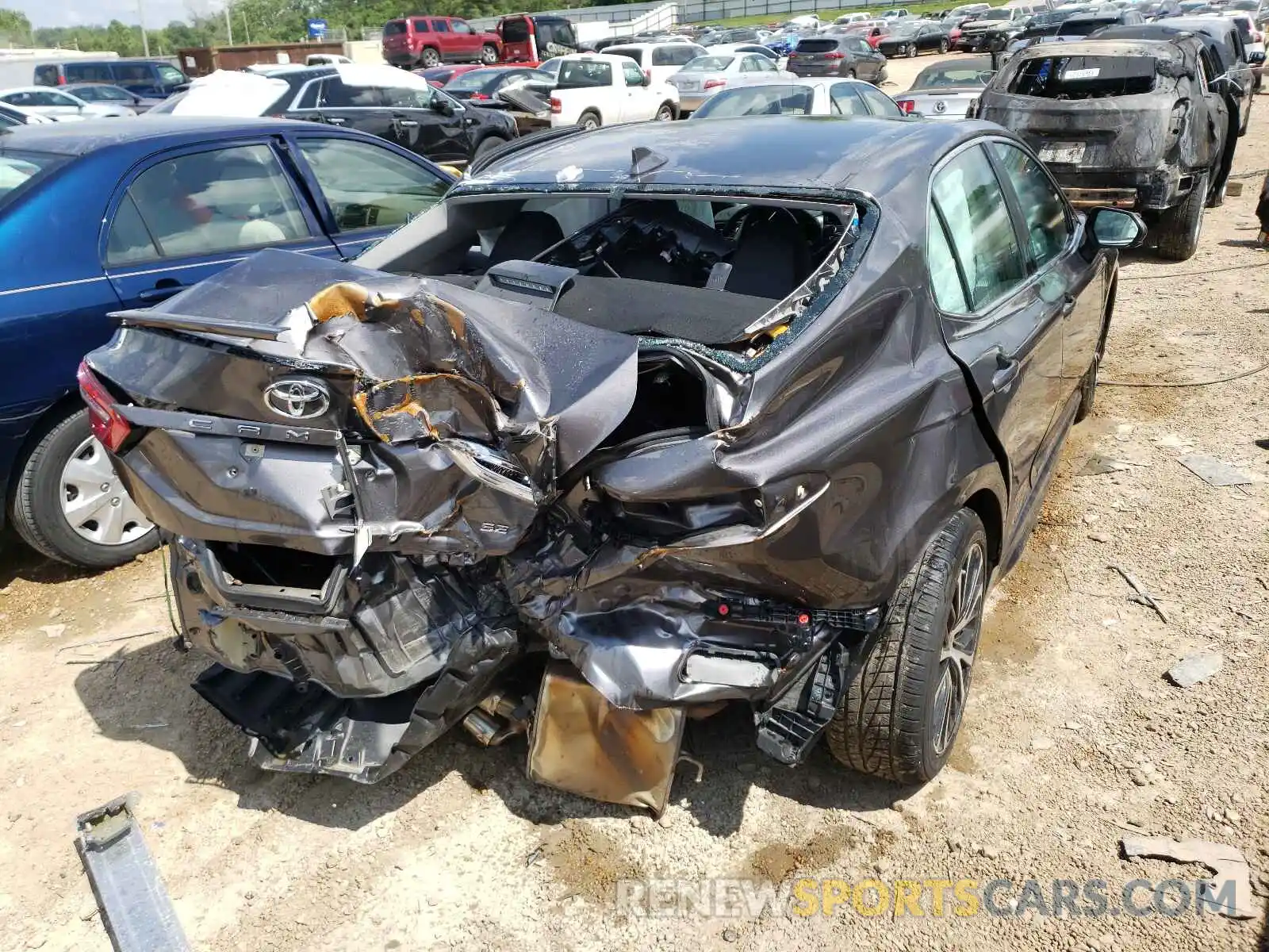 4 Photograph of a damaged car 4T1G11AK8LU357050 TOYOTA CAMRY 2020