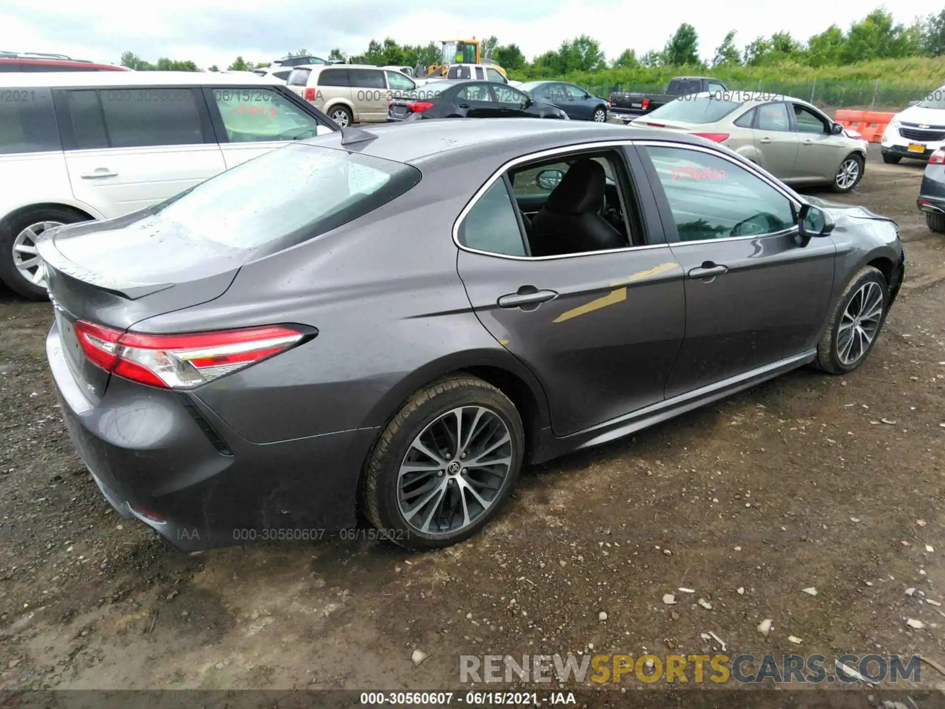 4 Photograph of a damaged car 4T1G11AK8LU359400 TOYOTA CAMRY 2020