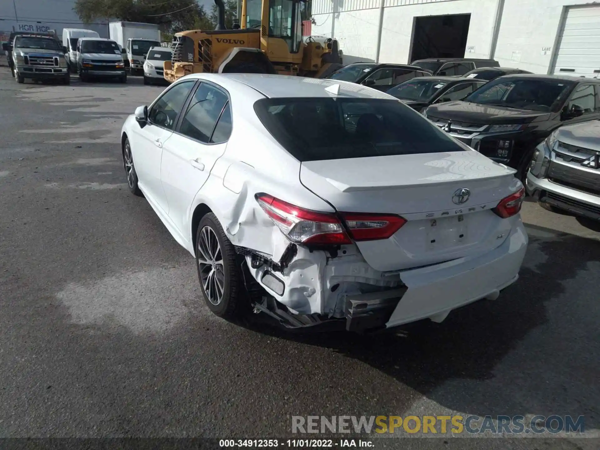 6 Photograph of a damaged car 4T1G11AK8LU361888 TOYOTA CAMRY 2020