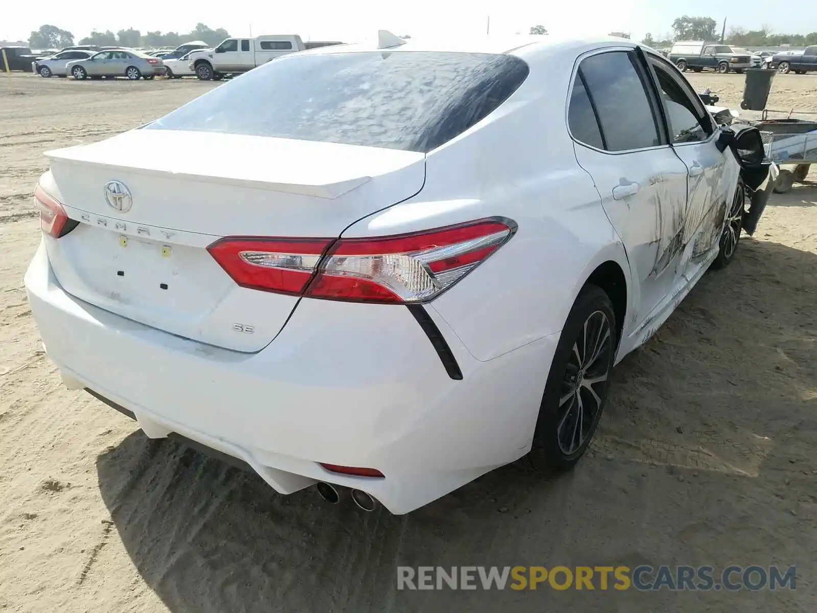 4 Photograph of a damaged car 4T1G11AK8LU363124 TOYOTA CAMRY 2020