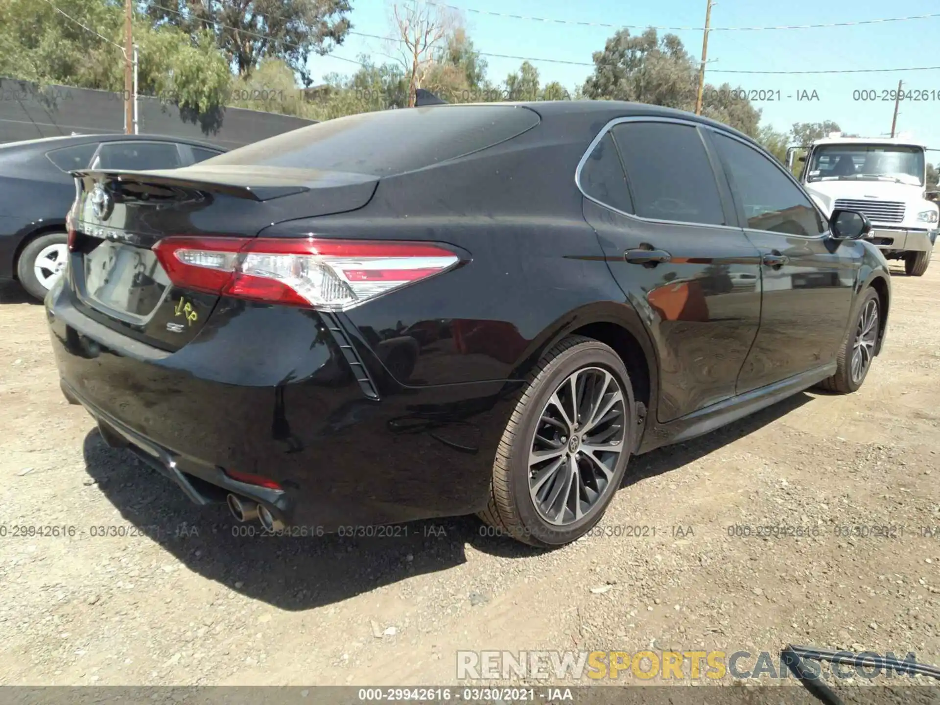 4 Photograph of a damaged car 4T1G11AK8LU374866 TOYOTA CAMRY 2020