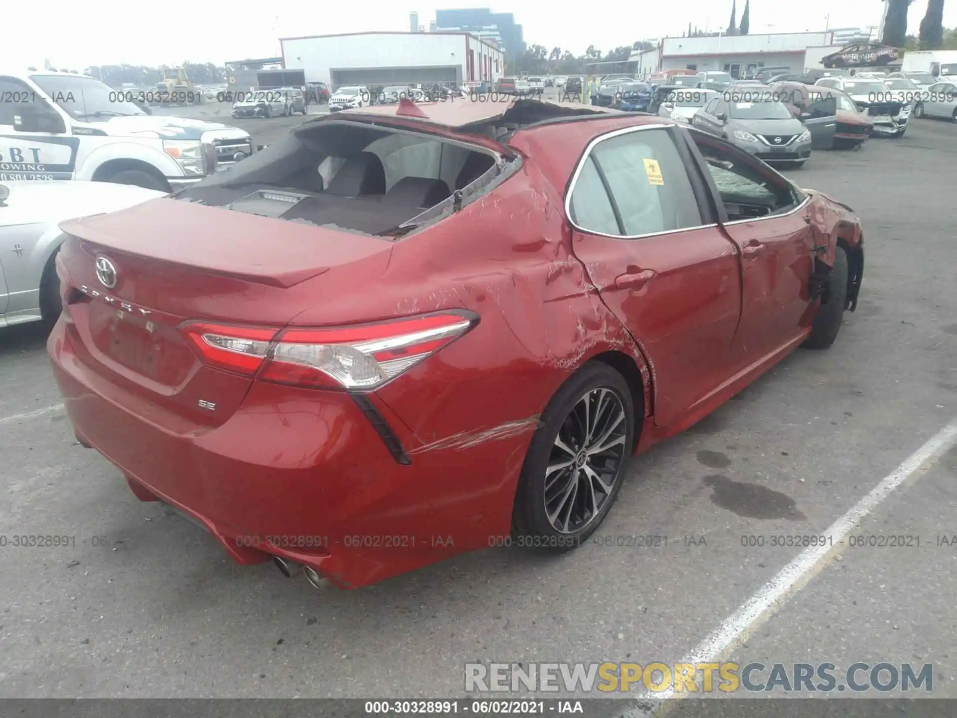 4 Photograph of a damaged car 4T1G11AK8LU375094 TOYOTA CAMRY 2020