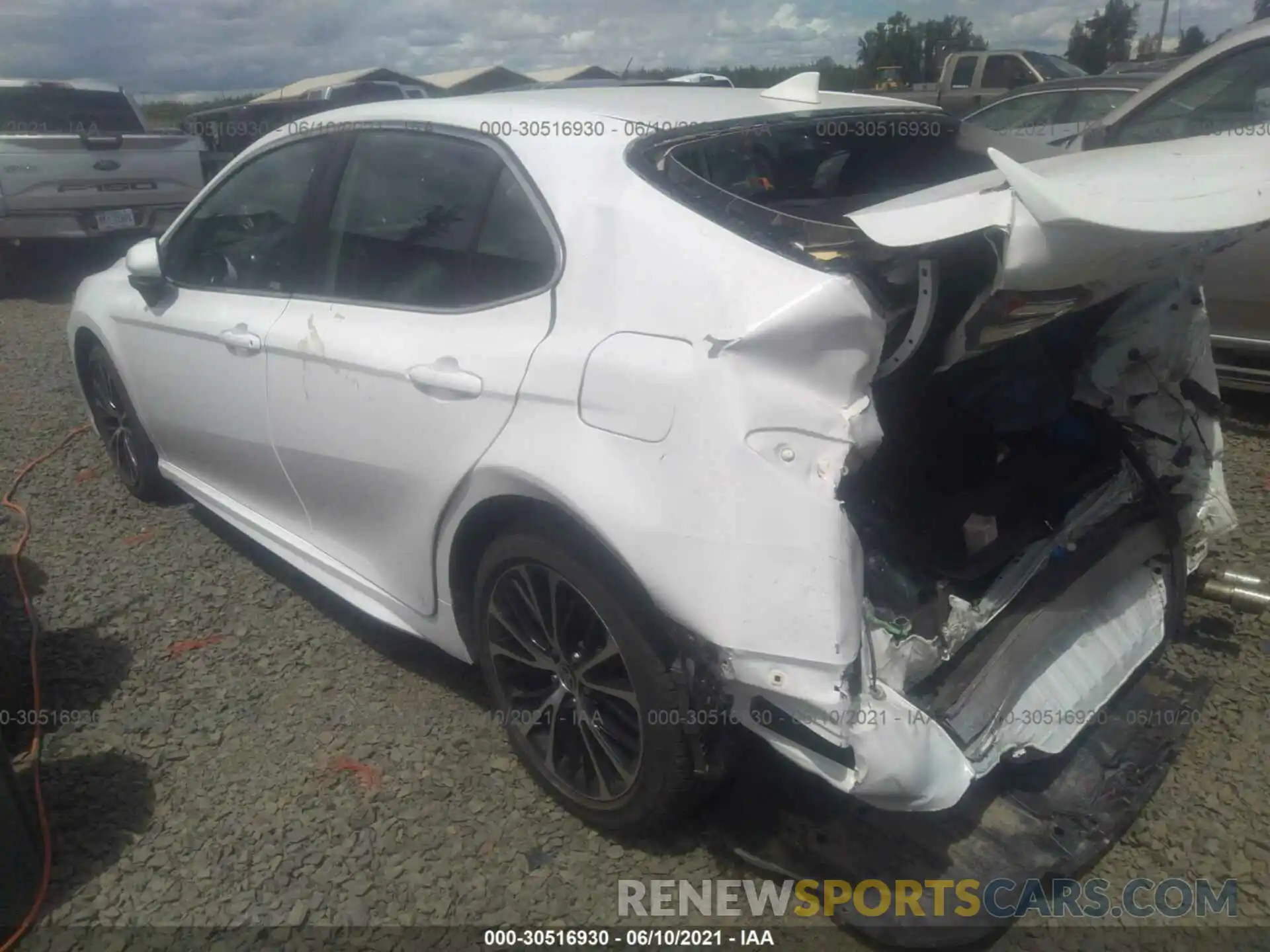 3 Photograph of a damaged car 4T1G11AK8LU375242 TOYOTA CAMRY 2020