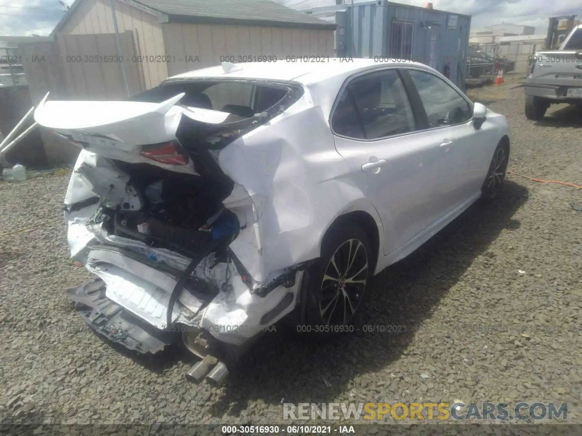 4 Photograph of a damaged car 4T1G11AK8LU375242 TOYOTA CAMRY 2020