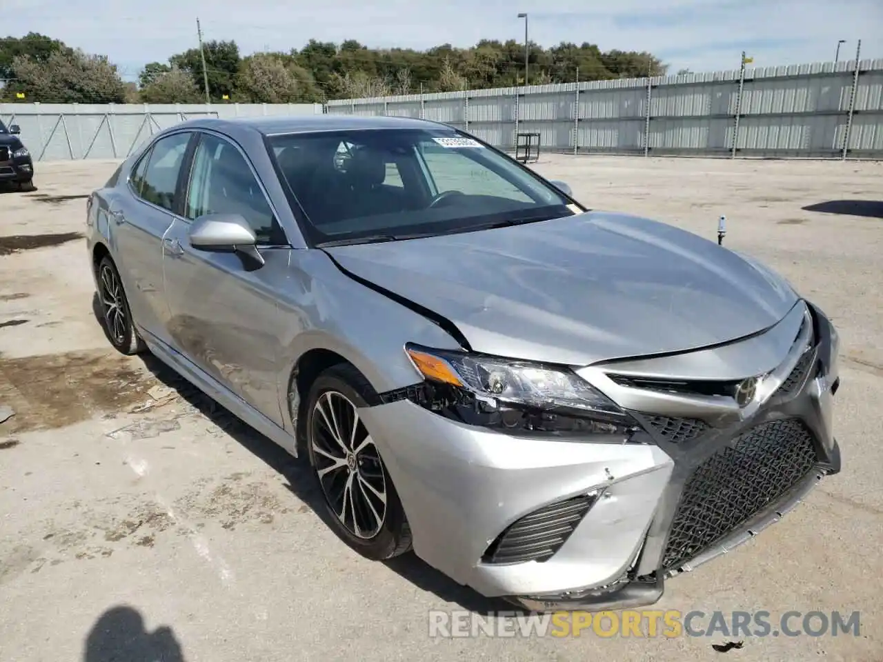 1 Photograph of a damaged car 4T1G11AK8LU377072 TOYOTA CAMRY 2020