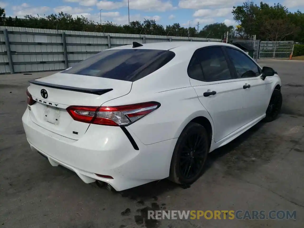 4 Фотография поврежденного автомобиля 4T1G11AK8LU378349 TOYOTA CAMRY 2020