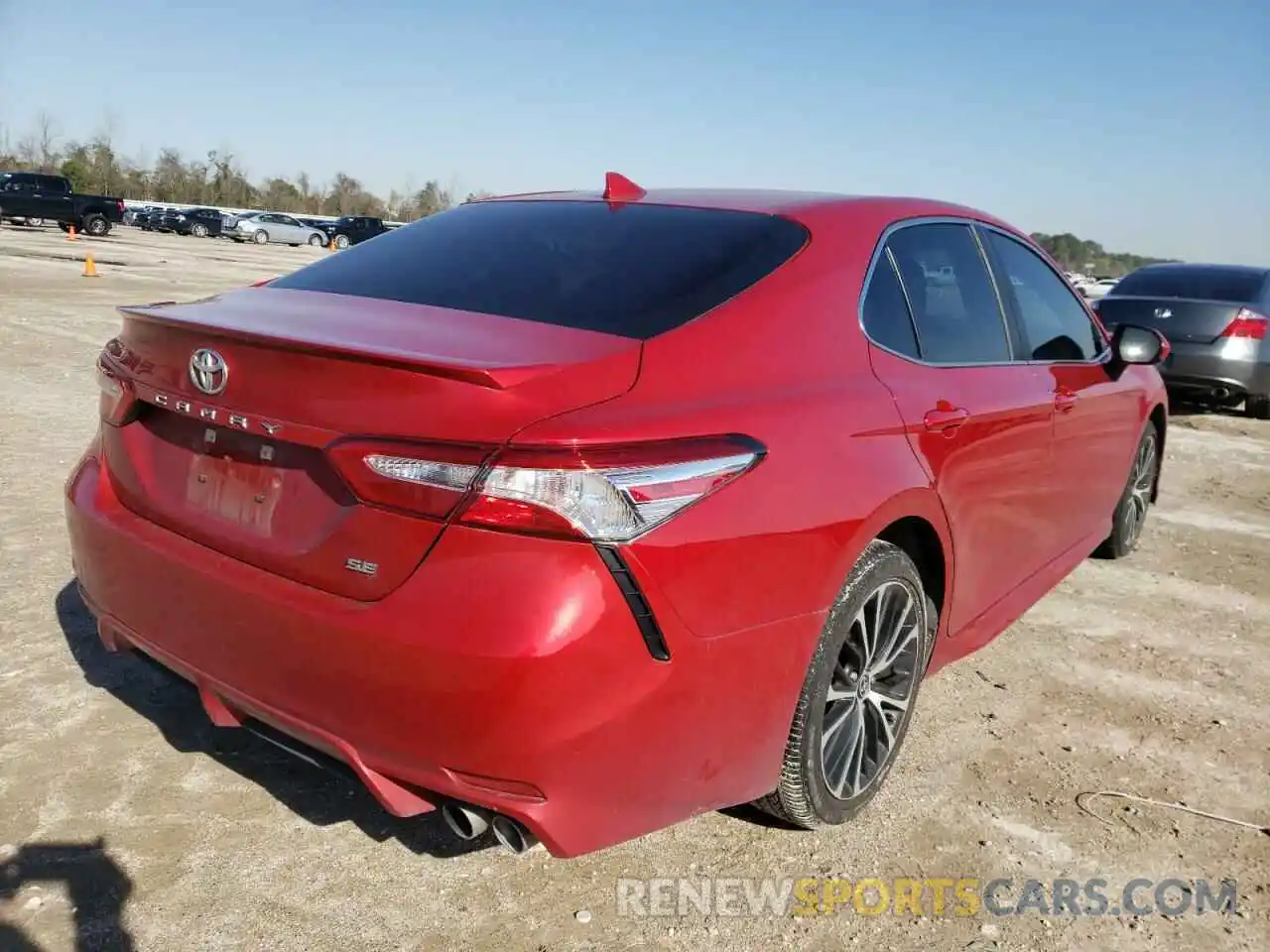 4 Photograph of a damaged car 4T1G11AK8LU391621 TOYOTA CAMRY 2020