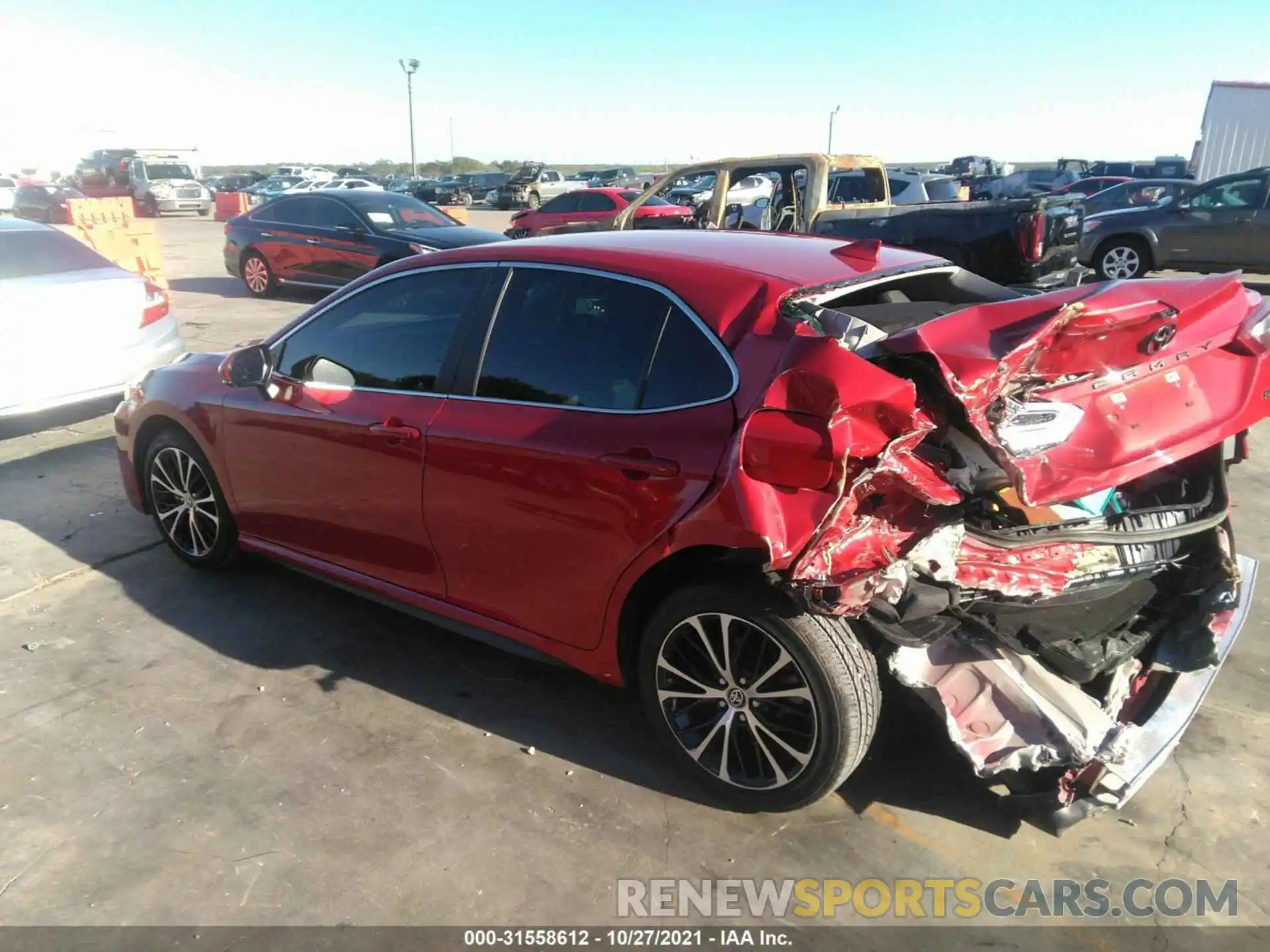 3 Photograph of a damaged car 4T1G11AK8LU392137 TOYOTA CAMRY 2020