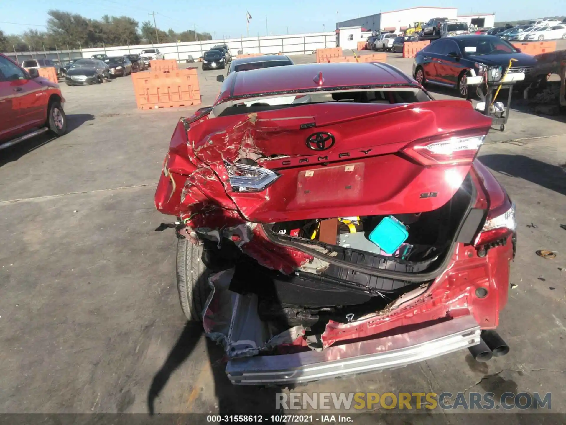 6 Photograph of a damaged car 4T1G11AK8LU392137 TOYOTA CAMRY 2020