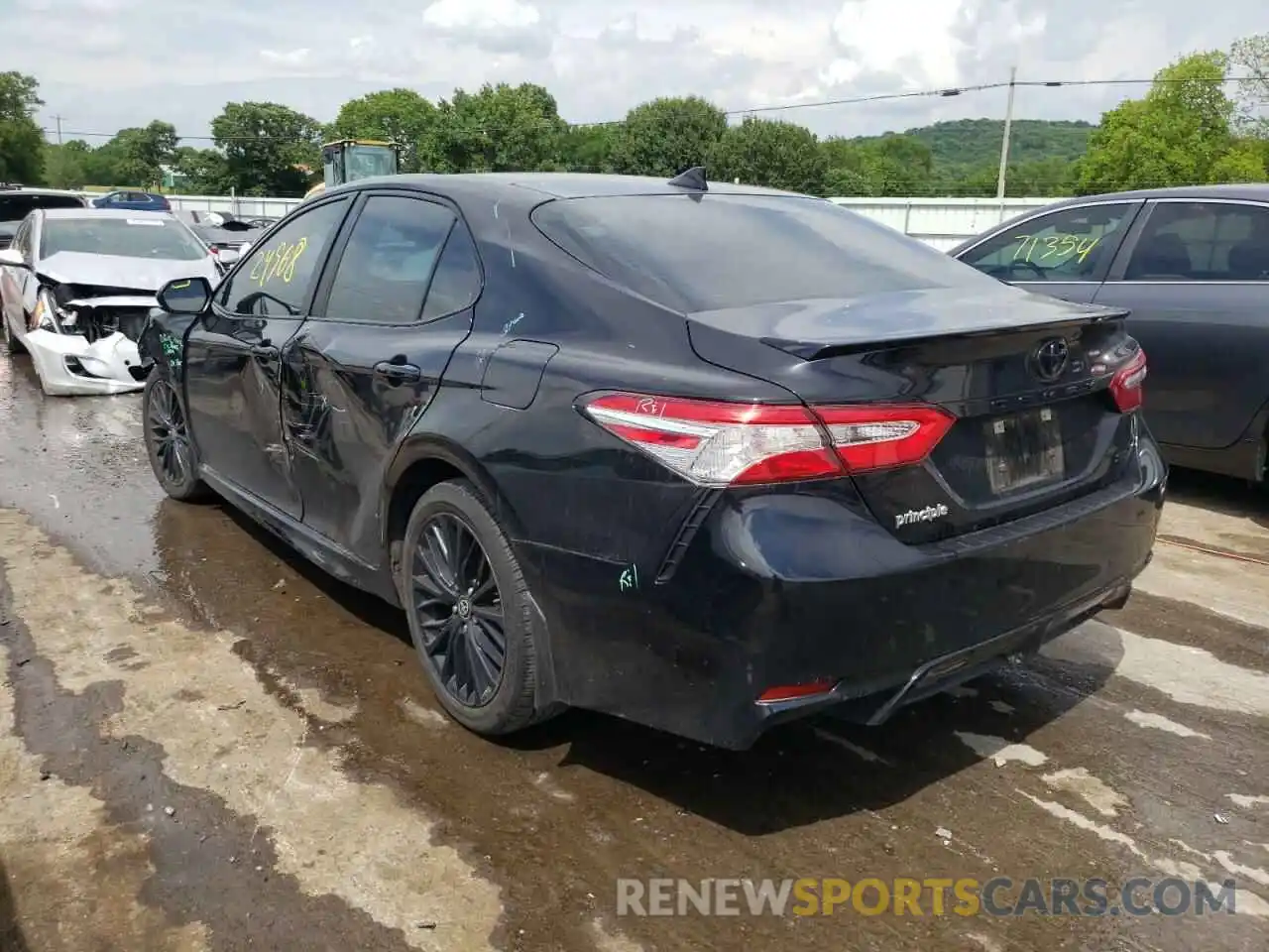 3 Photograph of a damaged car 4T1G11AK8LU398326 TOYOTA CAMRY 2020