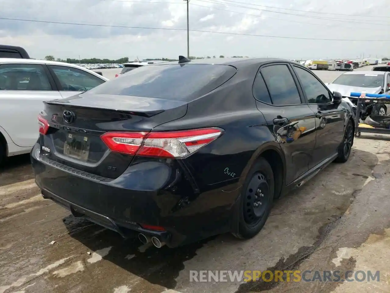 4 Photograph of a damaged car 4T1G11AK8LU398326 TOYOTA CAMRY 2020