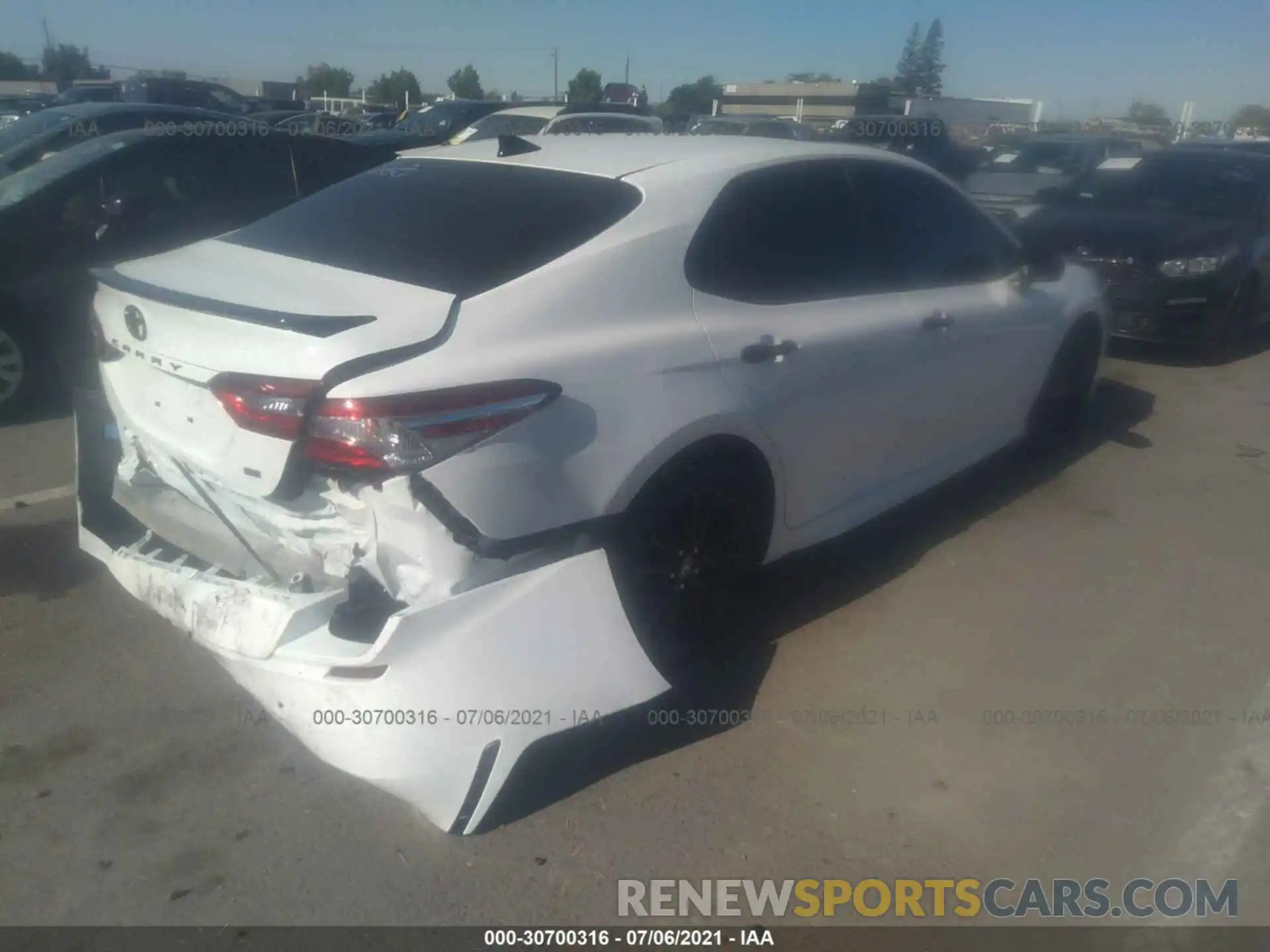 4 Photograph of a damaged car 4T1G11AK8LU401077 TOYOTA CAMRY 2020