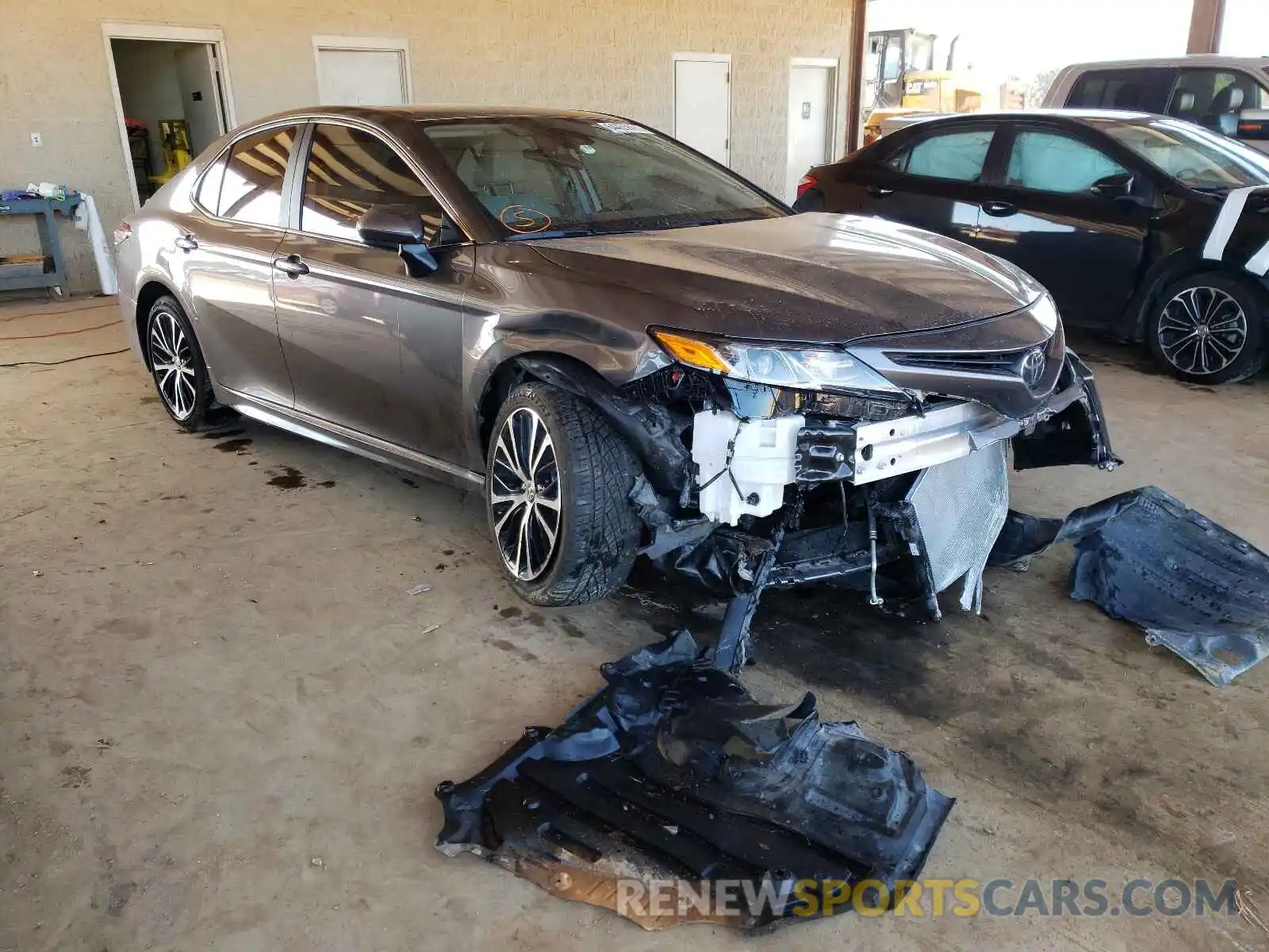 1 Photograph of a damaged car 4T1G11AK8LU501955 TOYOTA CAMRY 2020